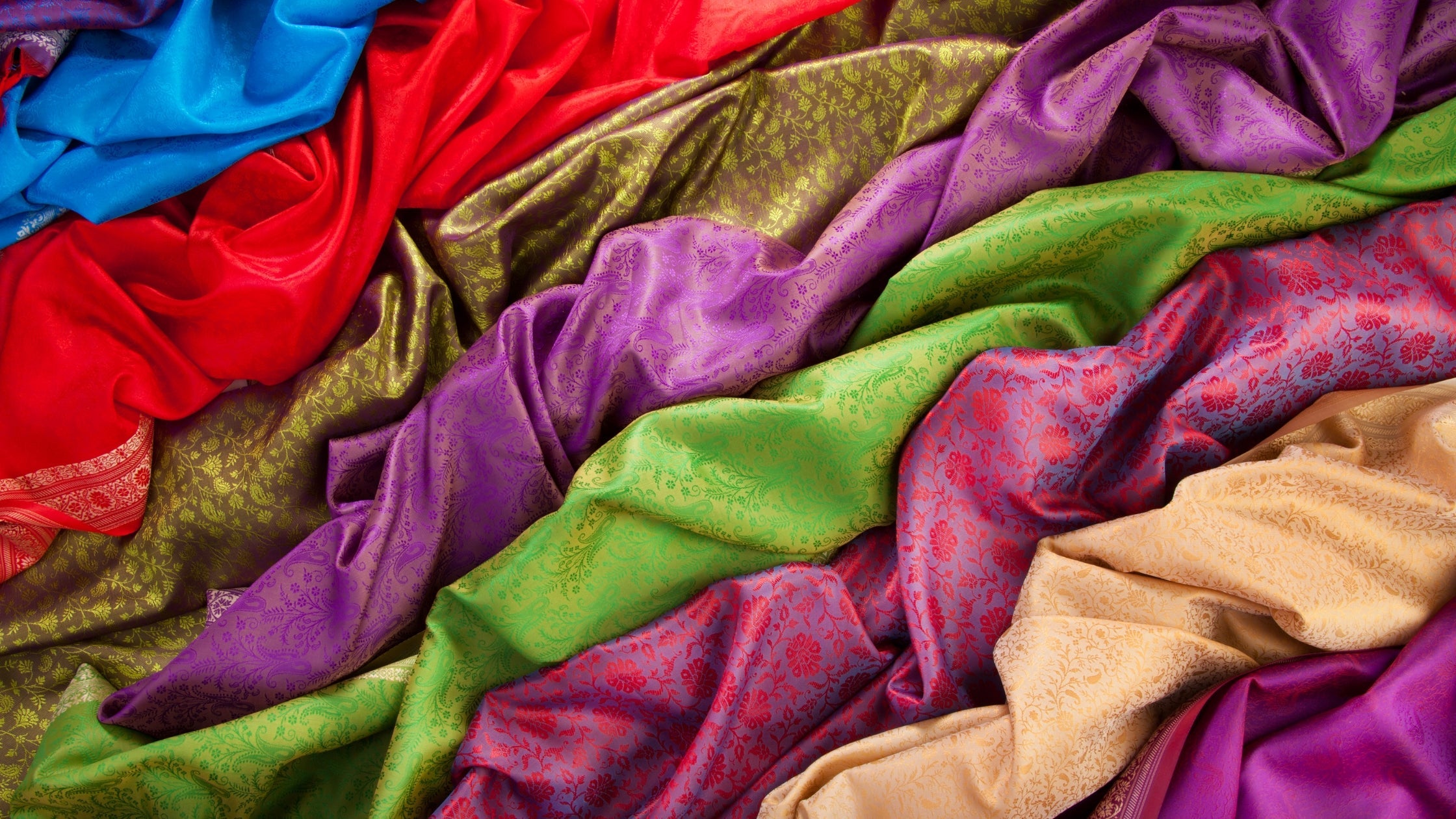 How to Drape Shawl With Suit?