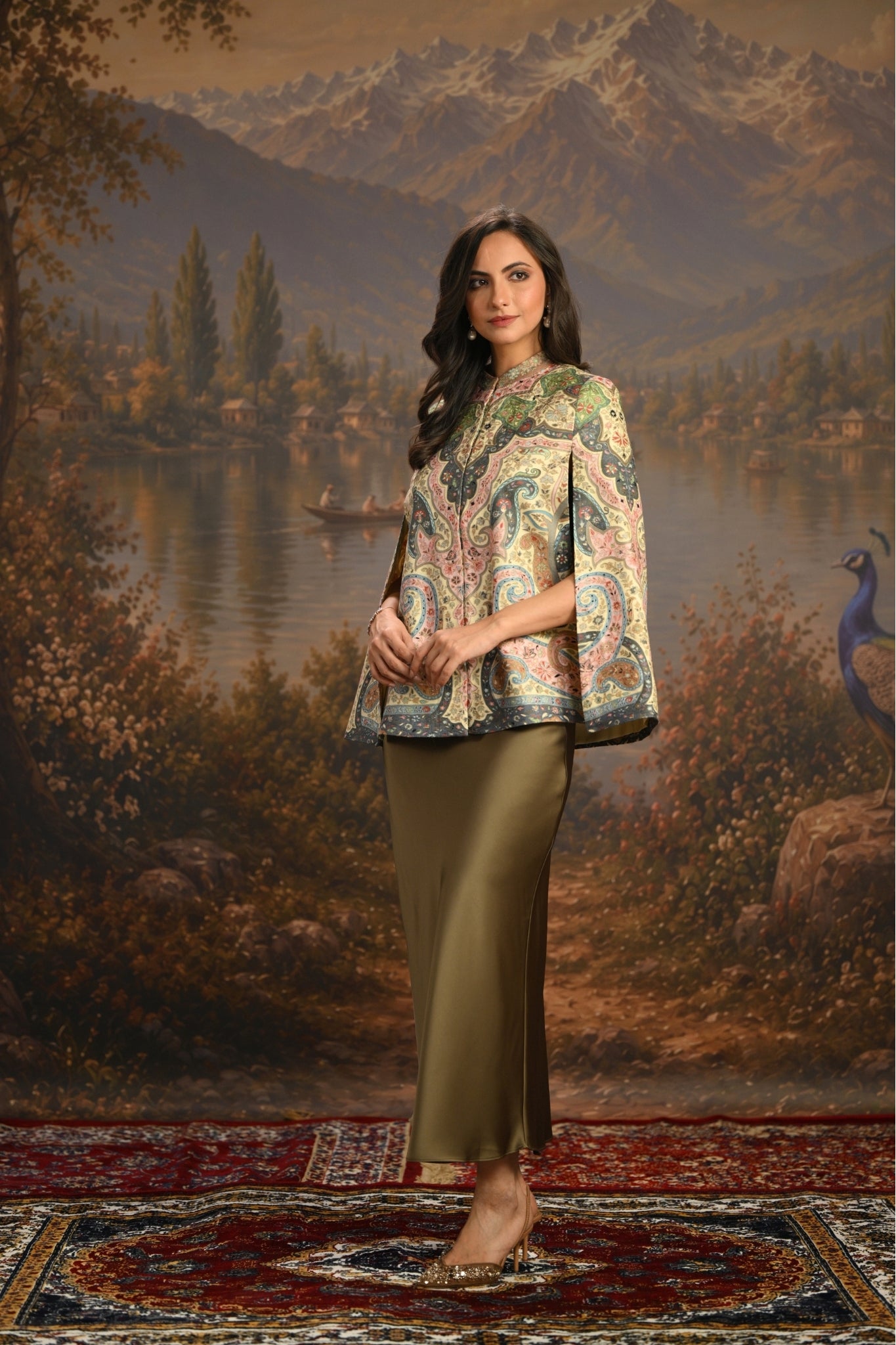 Cream Embroidered Vintage Paisley Cape Taroob