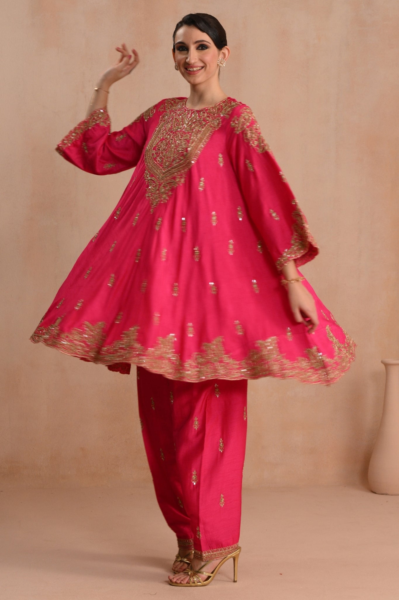Women's Fuchsia Zarqash Hand Embroidered Kalidar Kurta Set Taroob