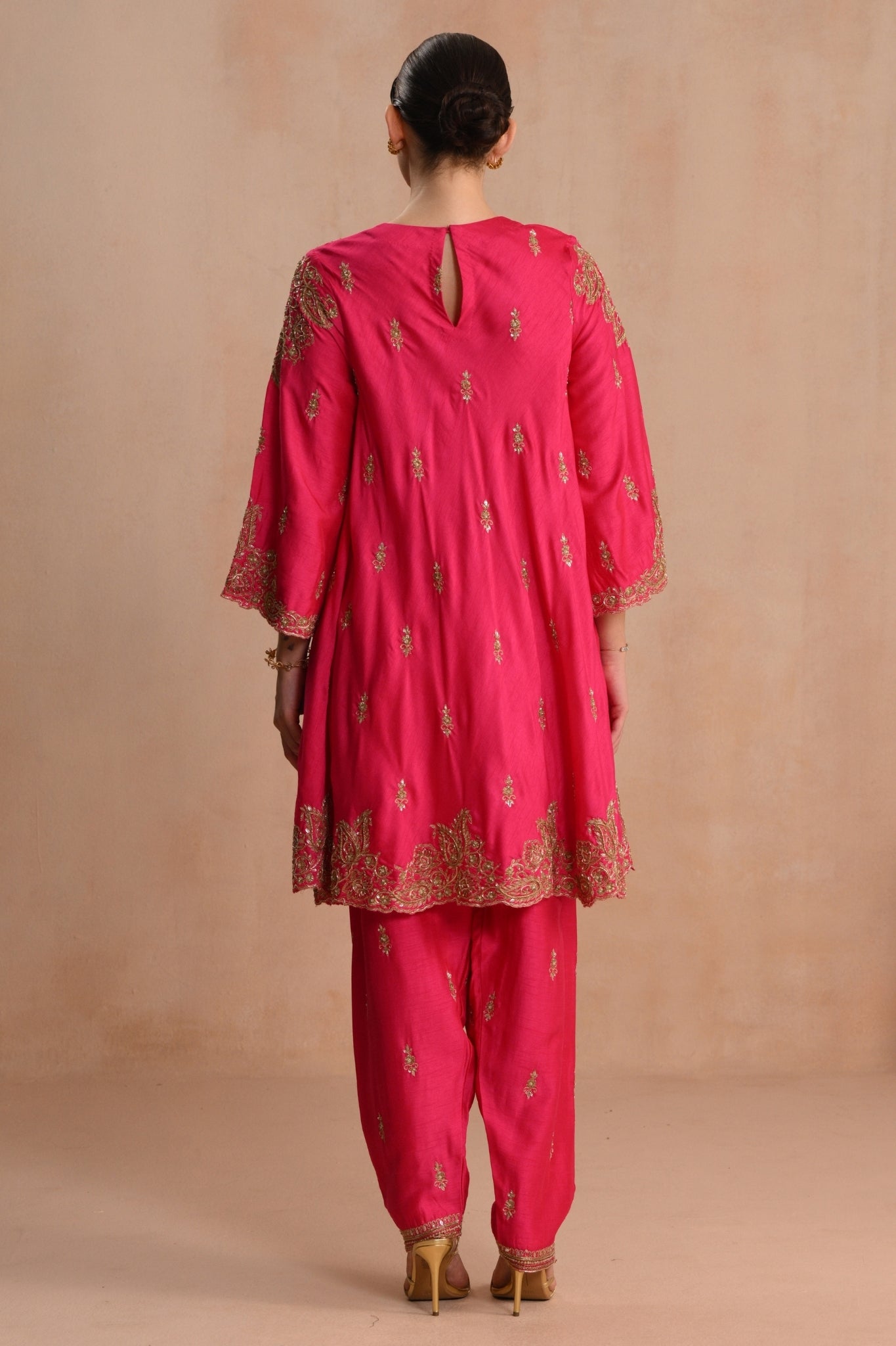Women's Fuchsia Zarqash Hand Embroidered Kalidar Kurta Set Taroob