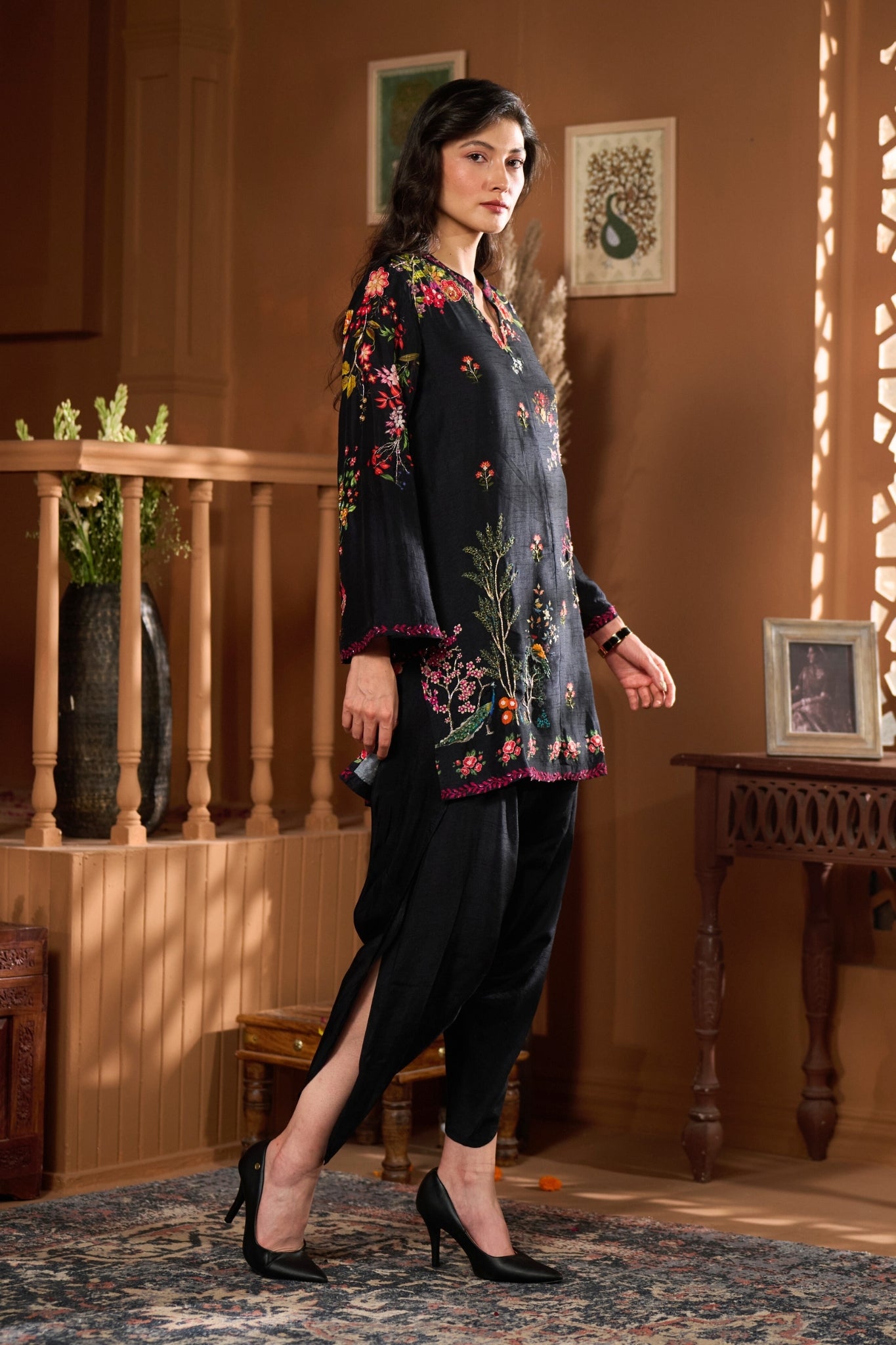 Taroob Mor Mahal Embroidered Kurta Set