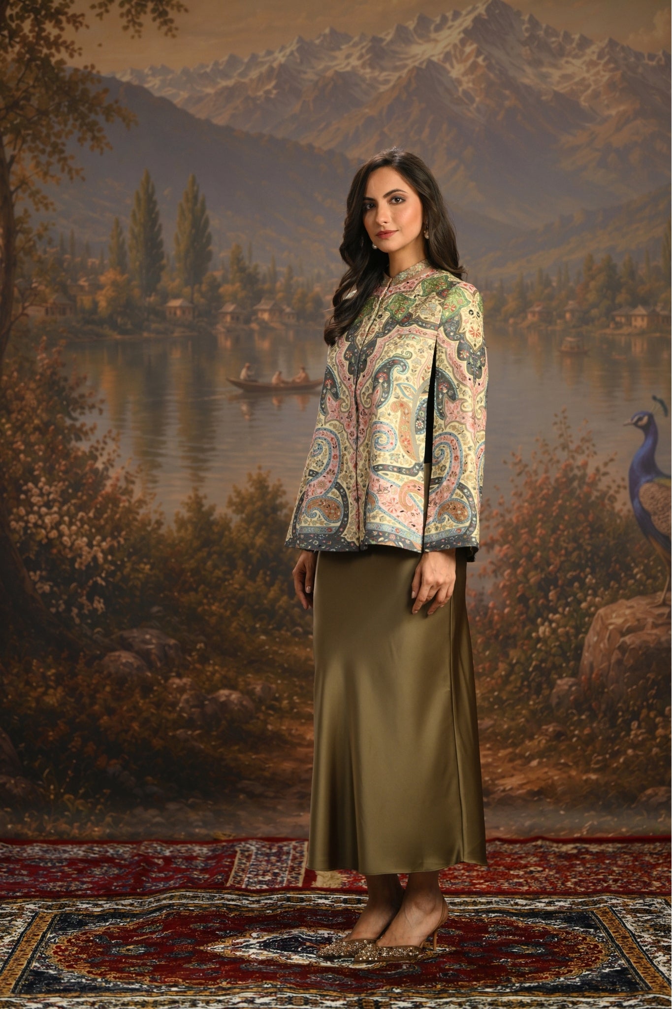 Cream Embroidered Vintage Paisley Cape Taroob