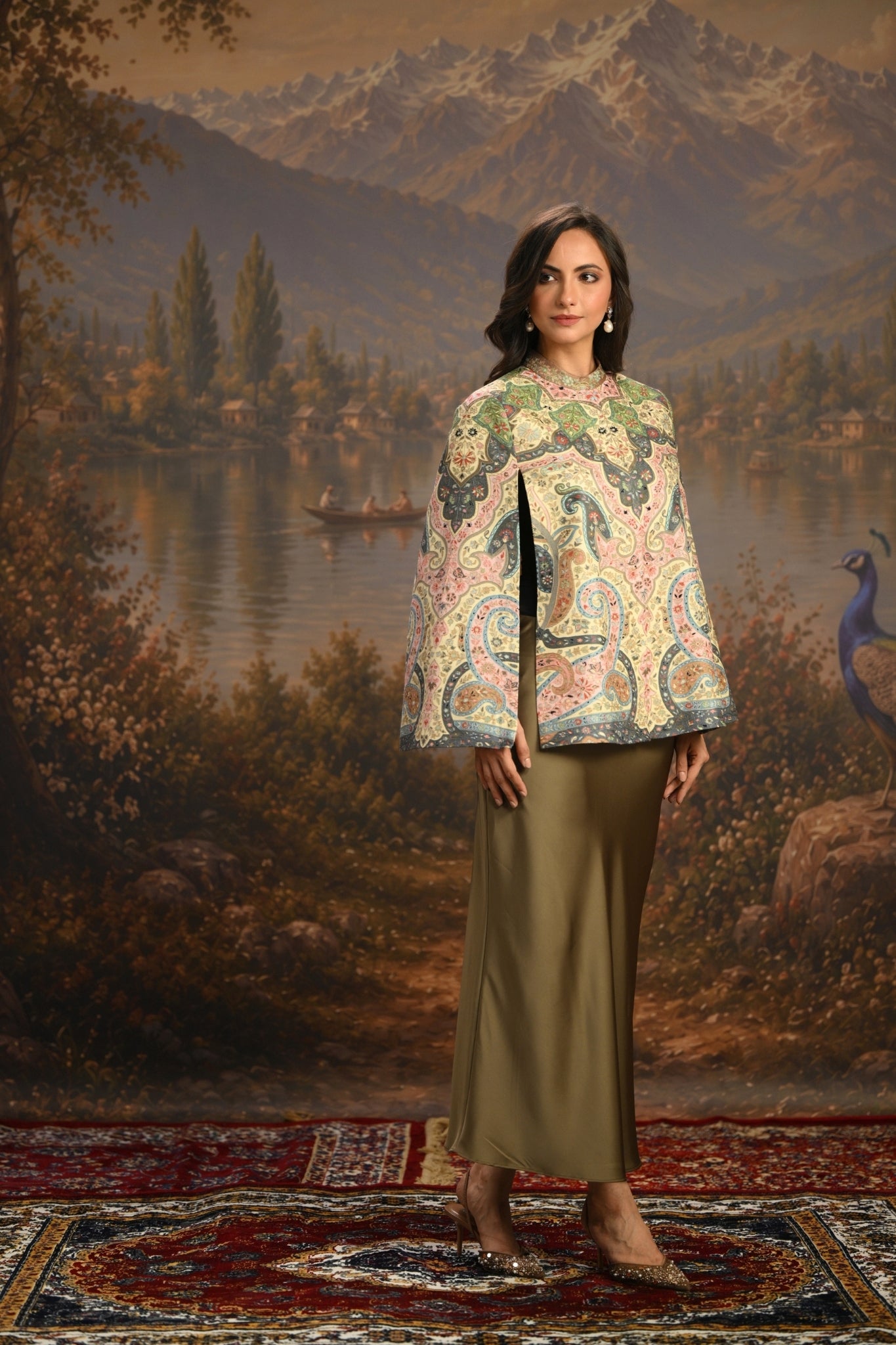 Cream Embroidered Vintage Paisley Cape Taroob