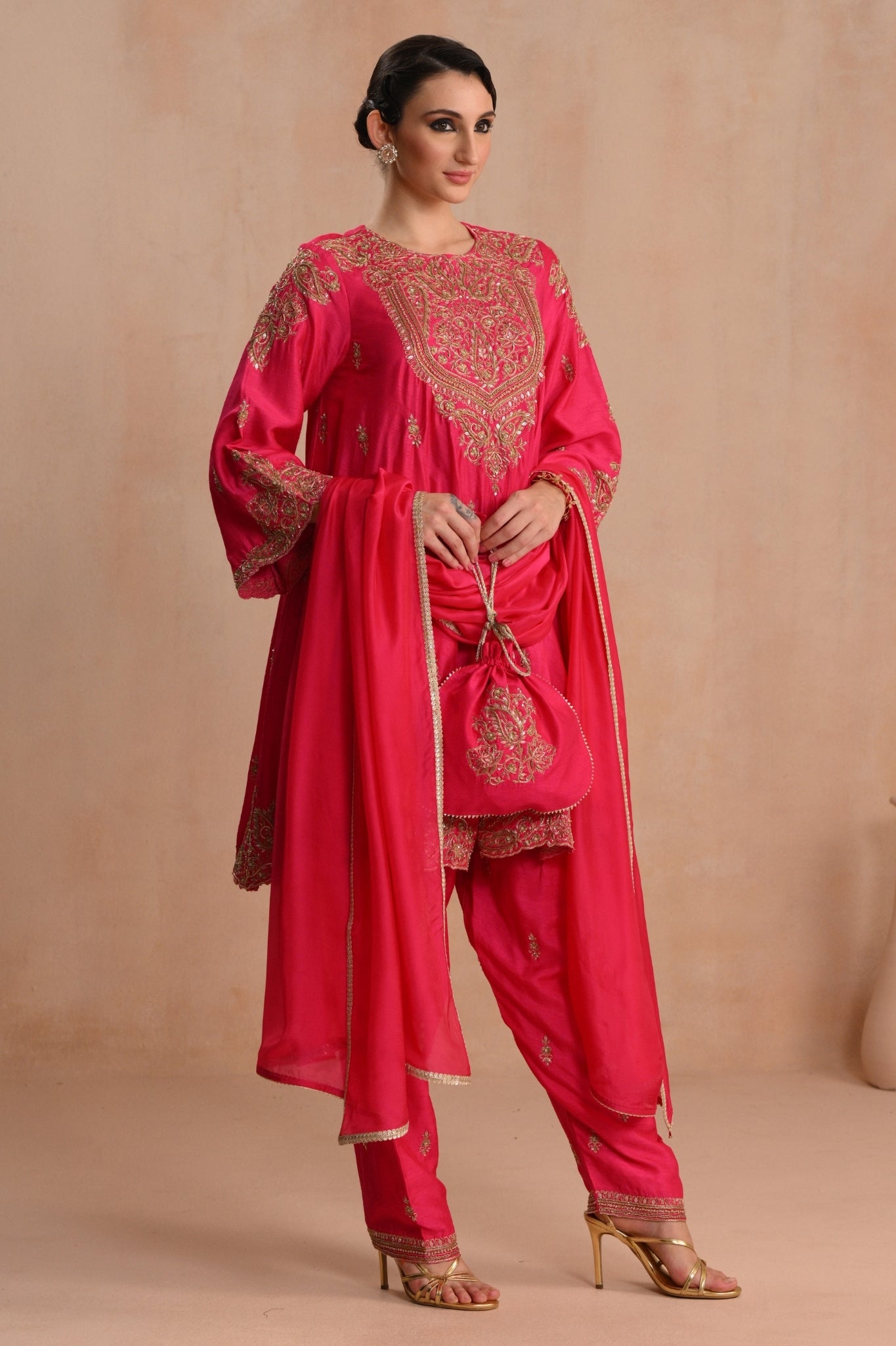Women's Fuchsia Zarqash Hand Embroidered Kalidar Kurta Set Taroob