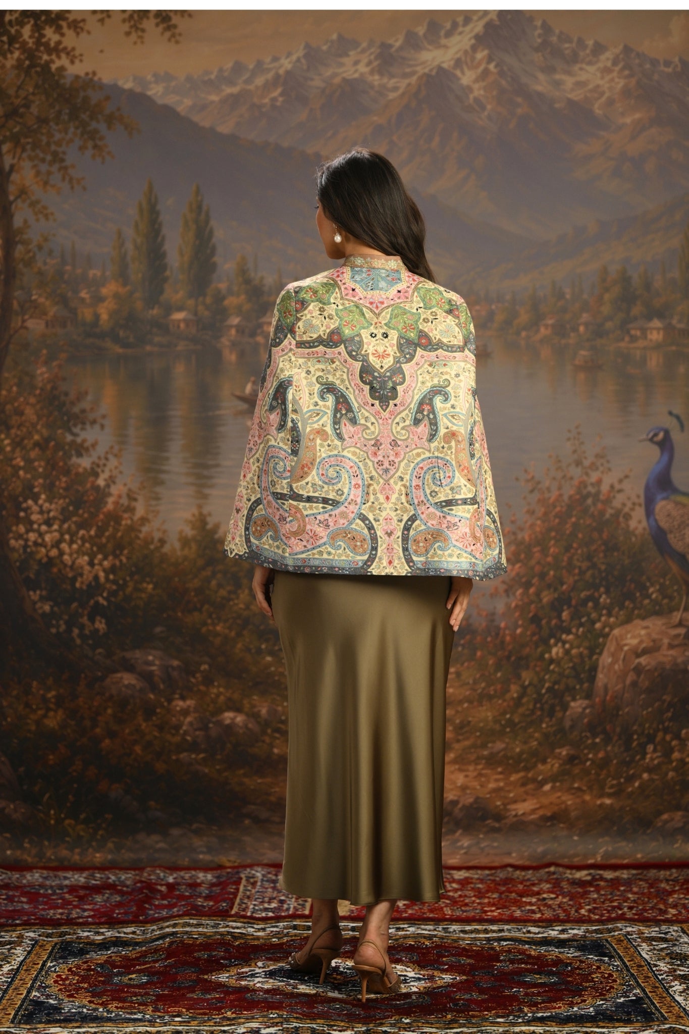 Cream Embroidered Vintage Paisley Cape Taroob