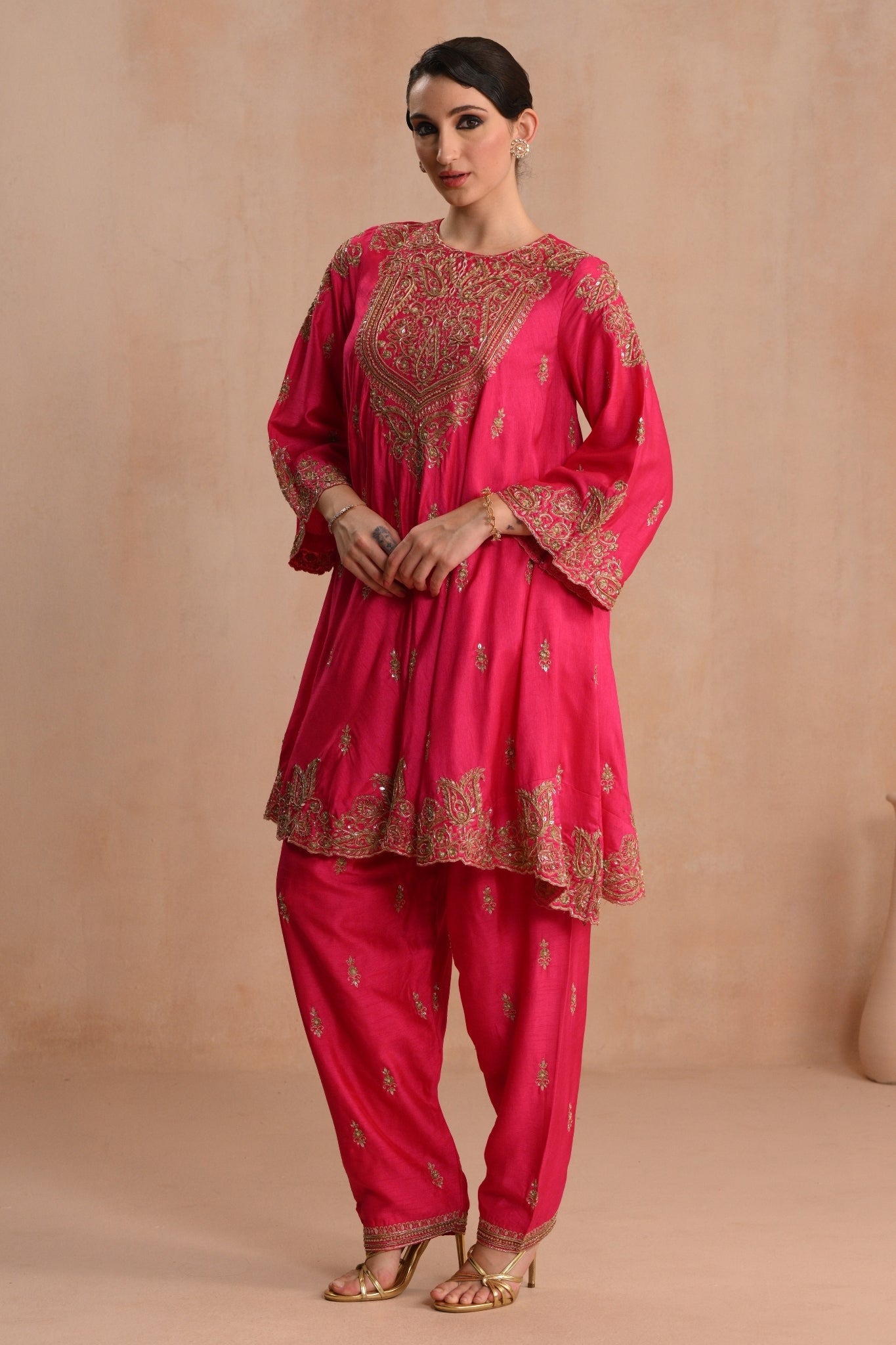 Women's Fuchsia Zarqash Hand Embroidered Kalidar Kurta Set Taroob