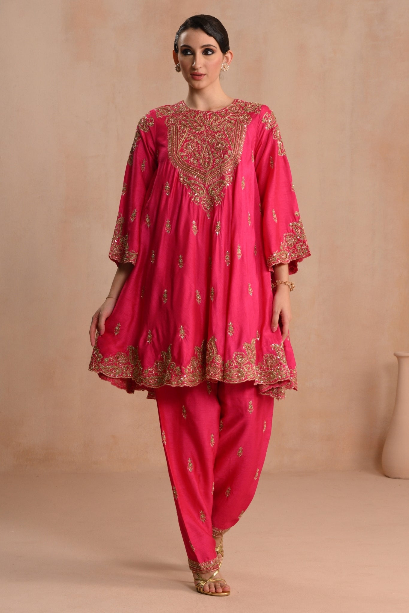Women's Fuchsia Zarqash Hand Embroidered Kalidar Kurta Set Taroob