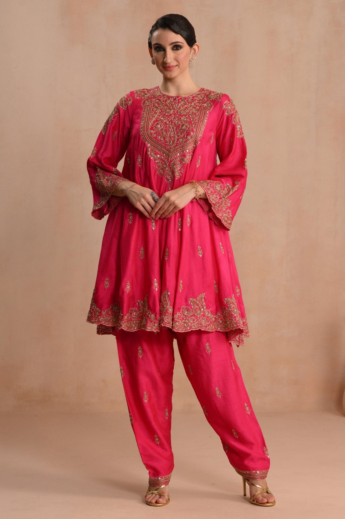 Women's Fuchsia Zarqash Hand Embroidered Kalidar Kurta Set Taroob
