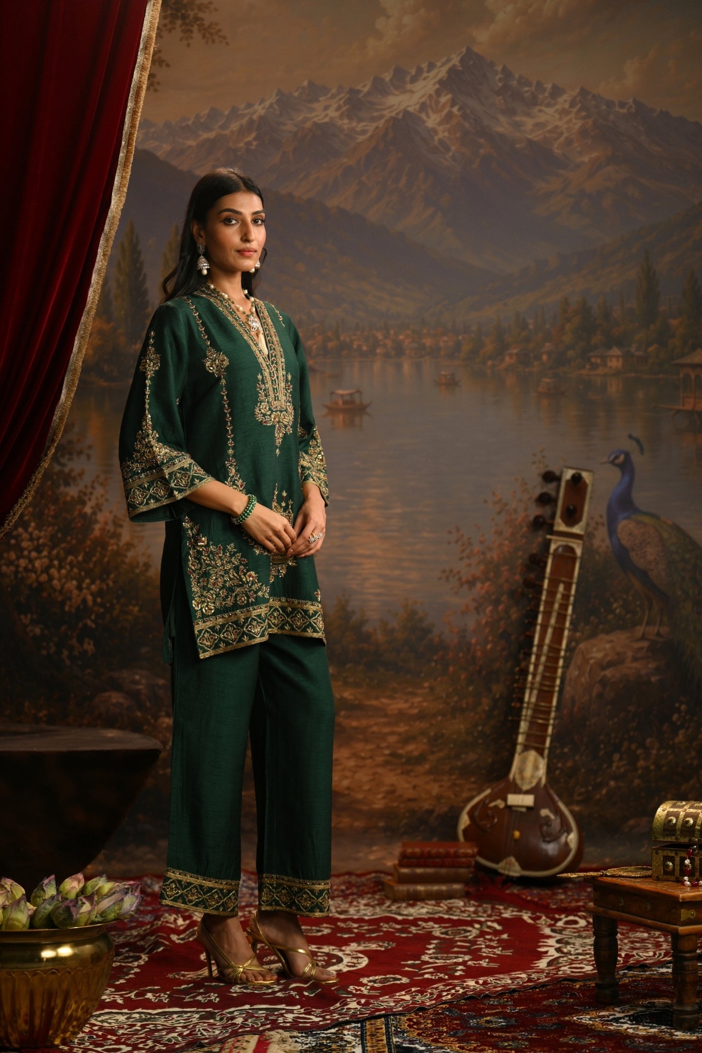 Green Jharokha Mahal Embroidered Kurta Set Taroob