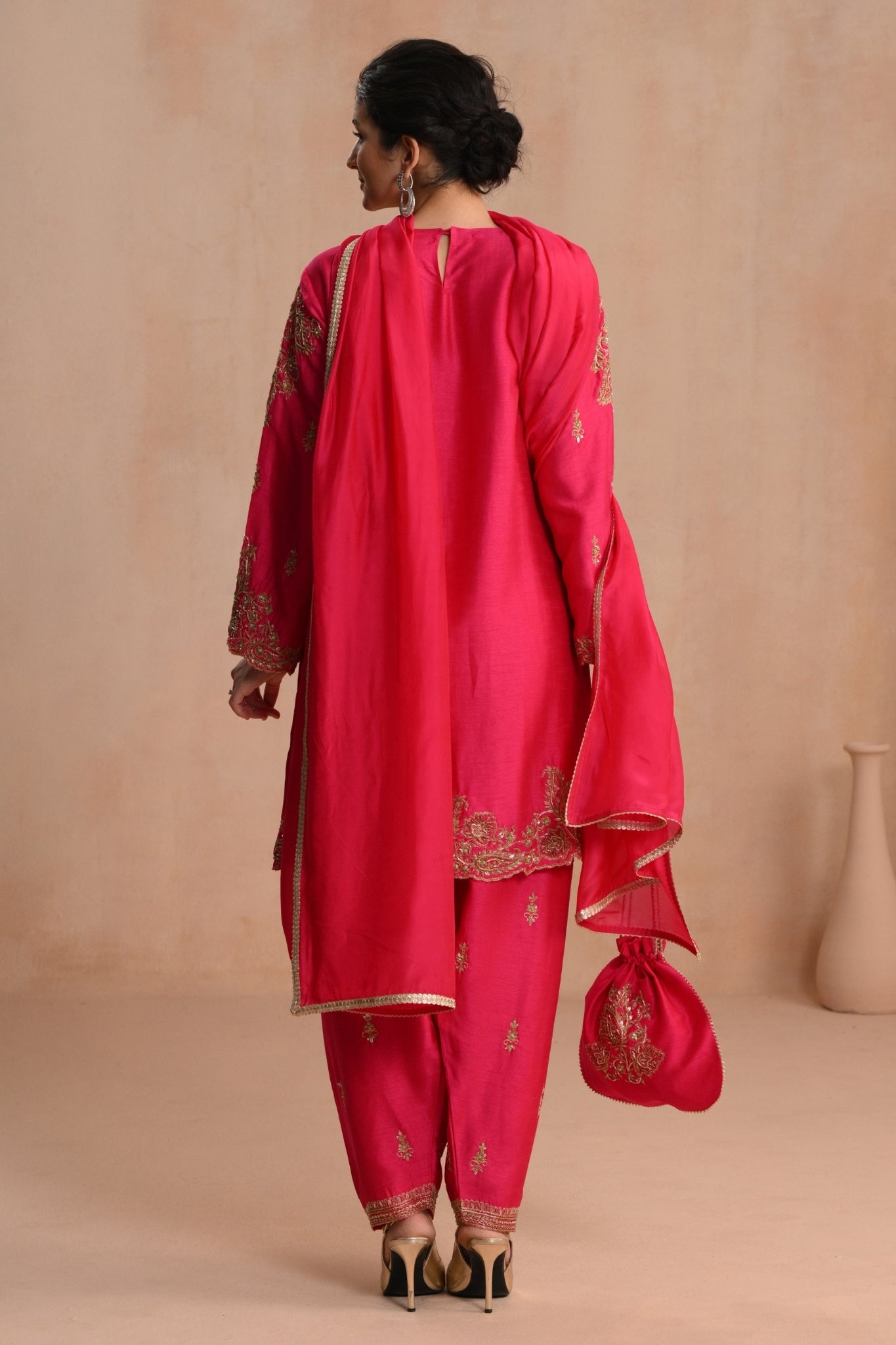 Women's Fuchsia Pink Zarqash Hand Embroidered Kurta Set Taroob