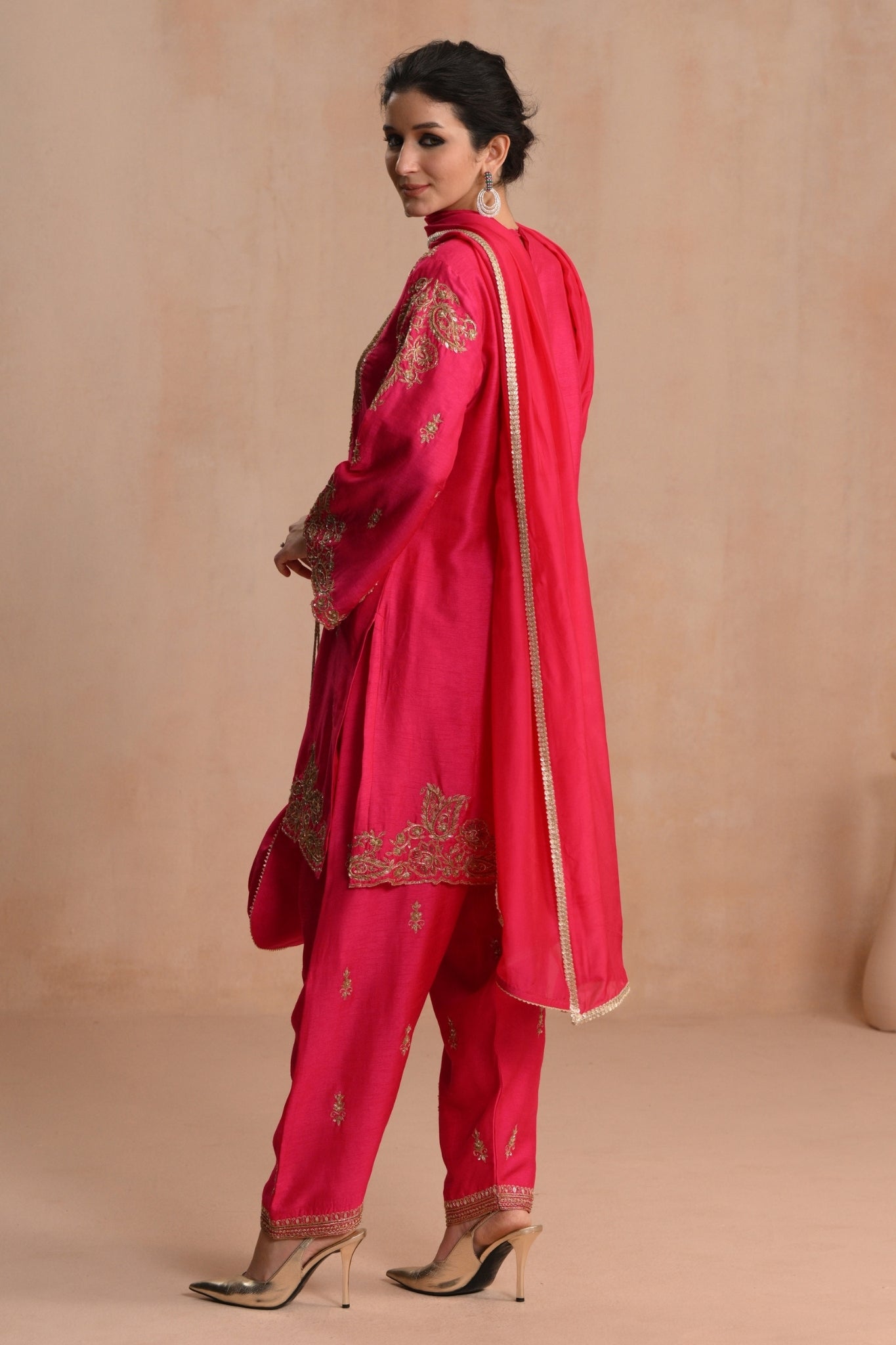 Women's Fuchsia Pink Zarqash Hand Embroidered Kurta Set Taroob