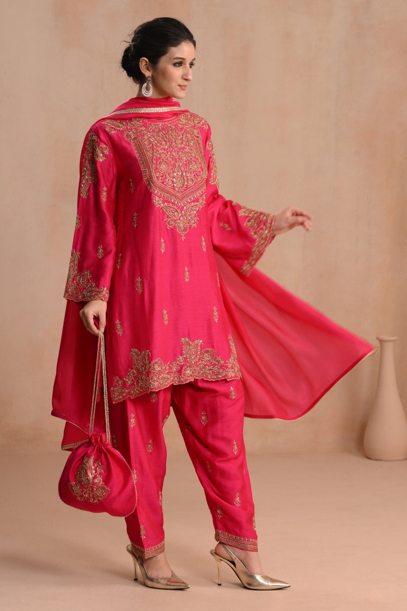 Women's Fuchsia Pink Zarqash Hand Embroidered Kurta Set Taroob