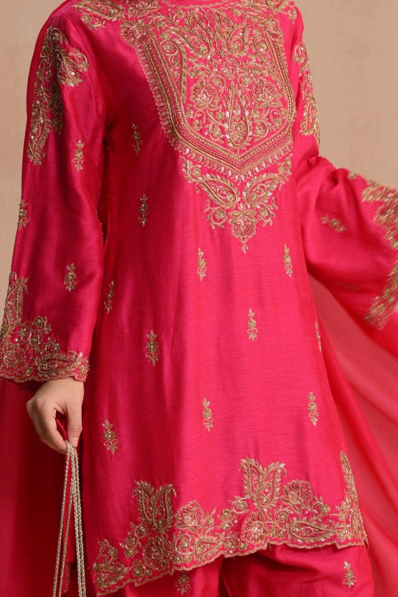 Women's Fuchsia Pink Zarqash Hand Embroidered Kurta Set Taroob