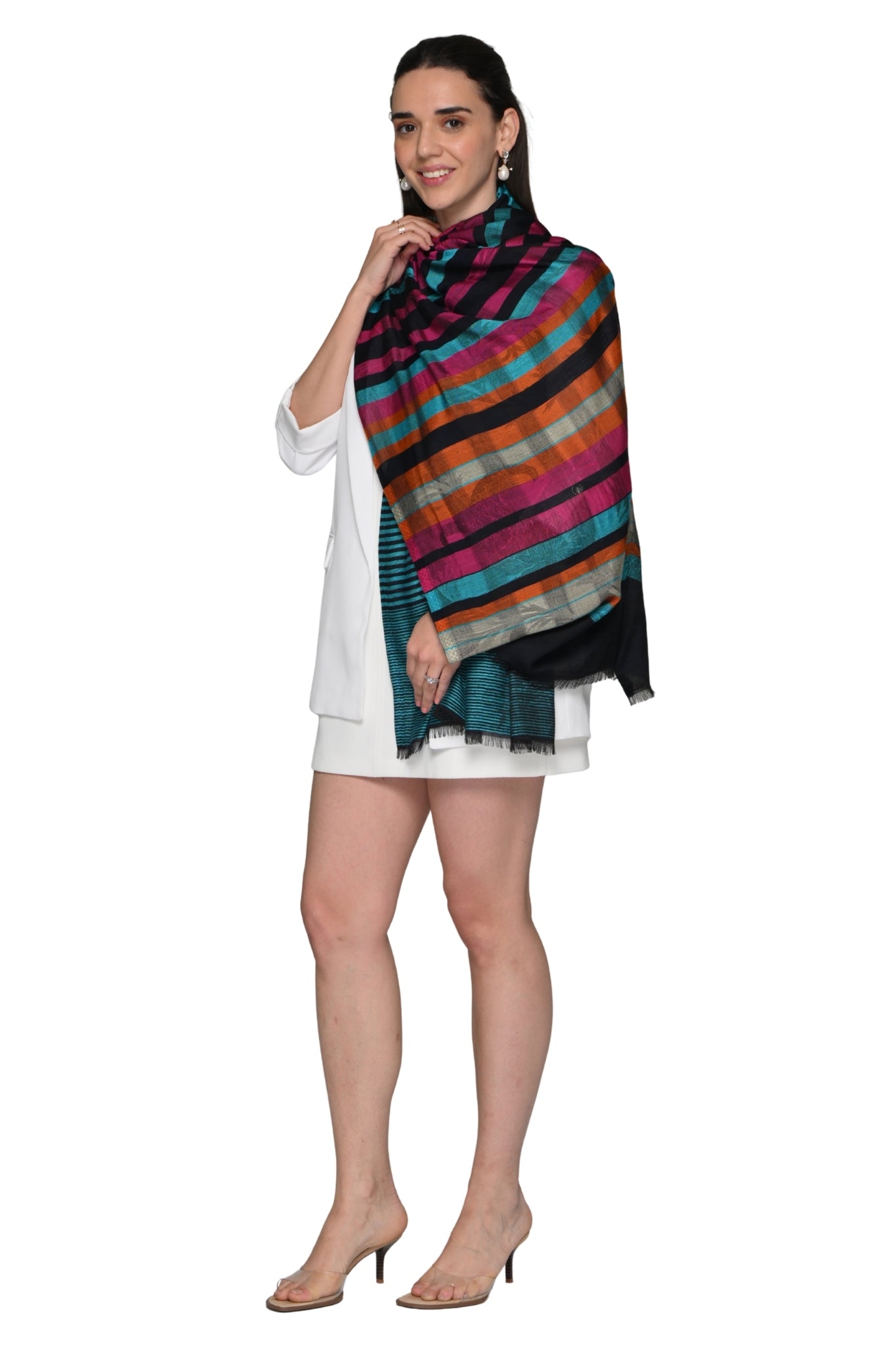 Super Fine Silk Jamawar Stole – Women's Silk Jamawar Stoles – Styling view | Taroob