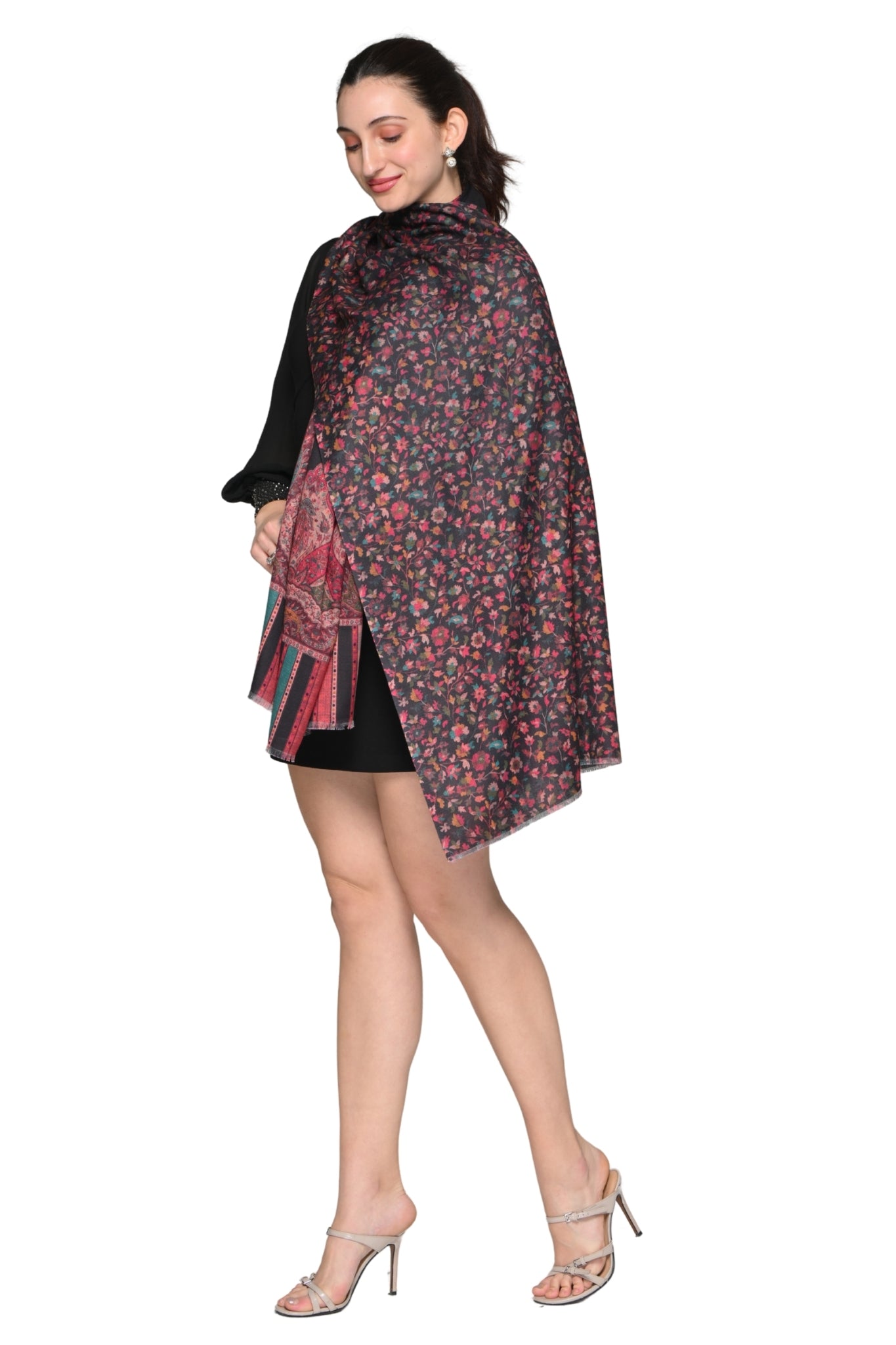 Reversible Printed Kashmiri Stole – Women's Printed Stoles – Styling view | Taroob