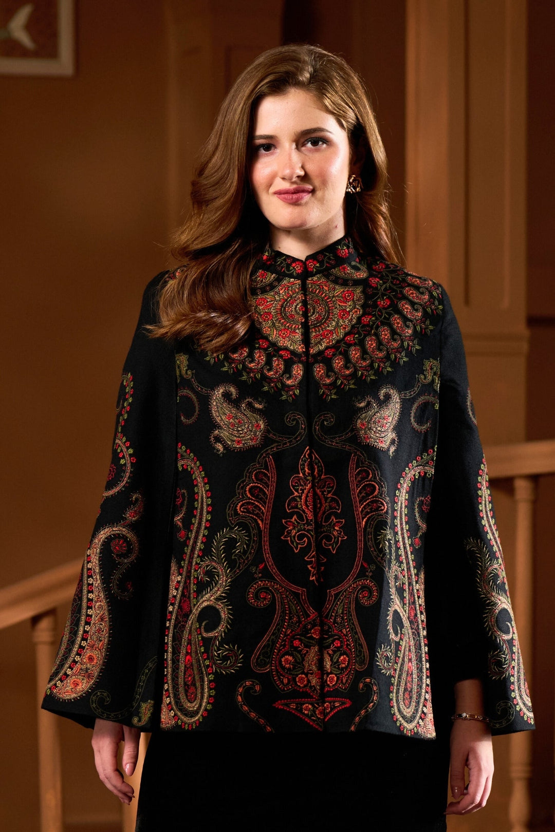 Taroob Kashmiri Sozni Garland Cape