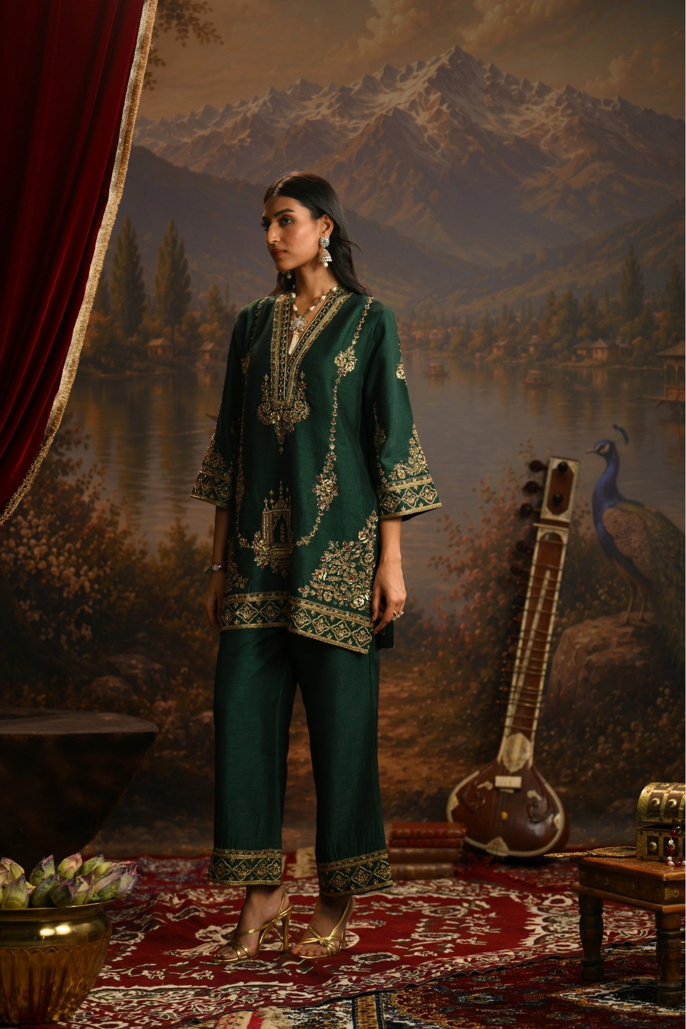 Green Jharokha Mahal Embroidered Kurta Set Taroob