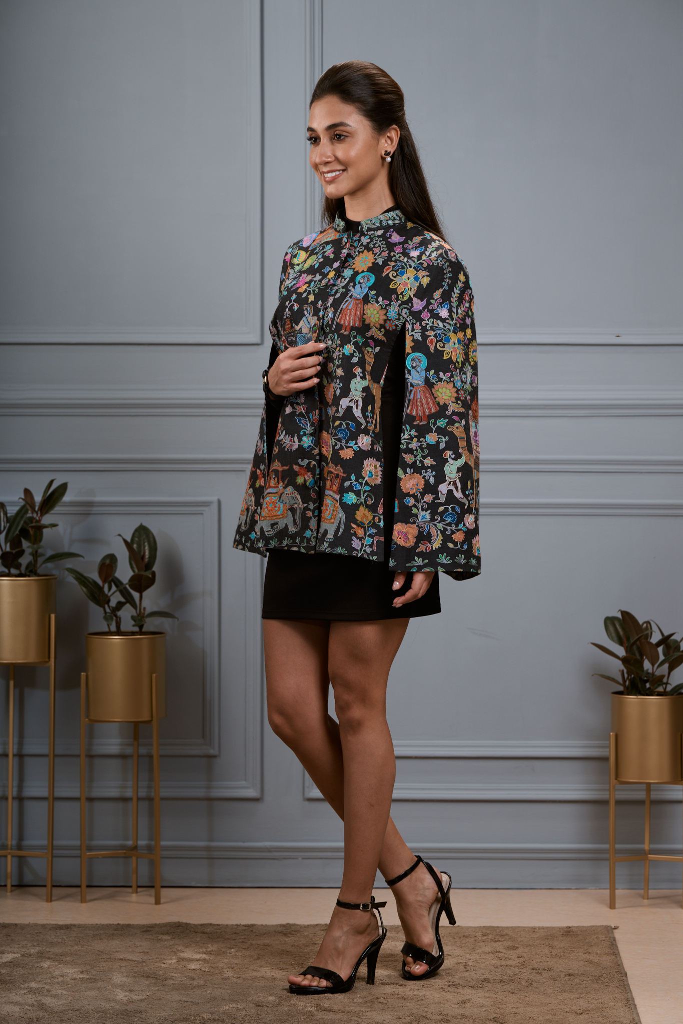 Taroob Mughal Darbar Wool Kalamkari Cape