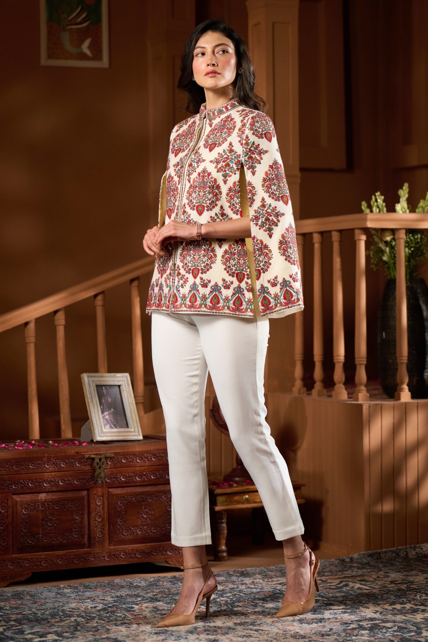 Emboidered Kashmir Gulistan Cape – Women's Capes – Image 5 | Taroob