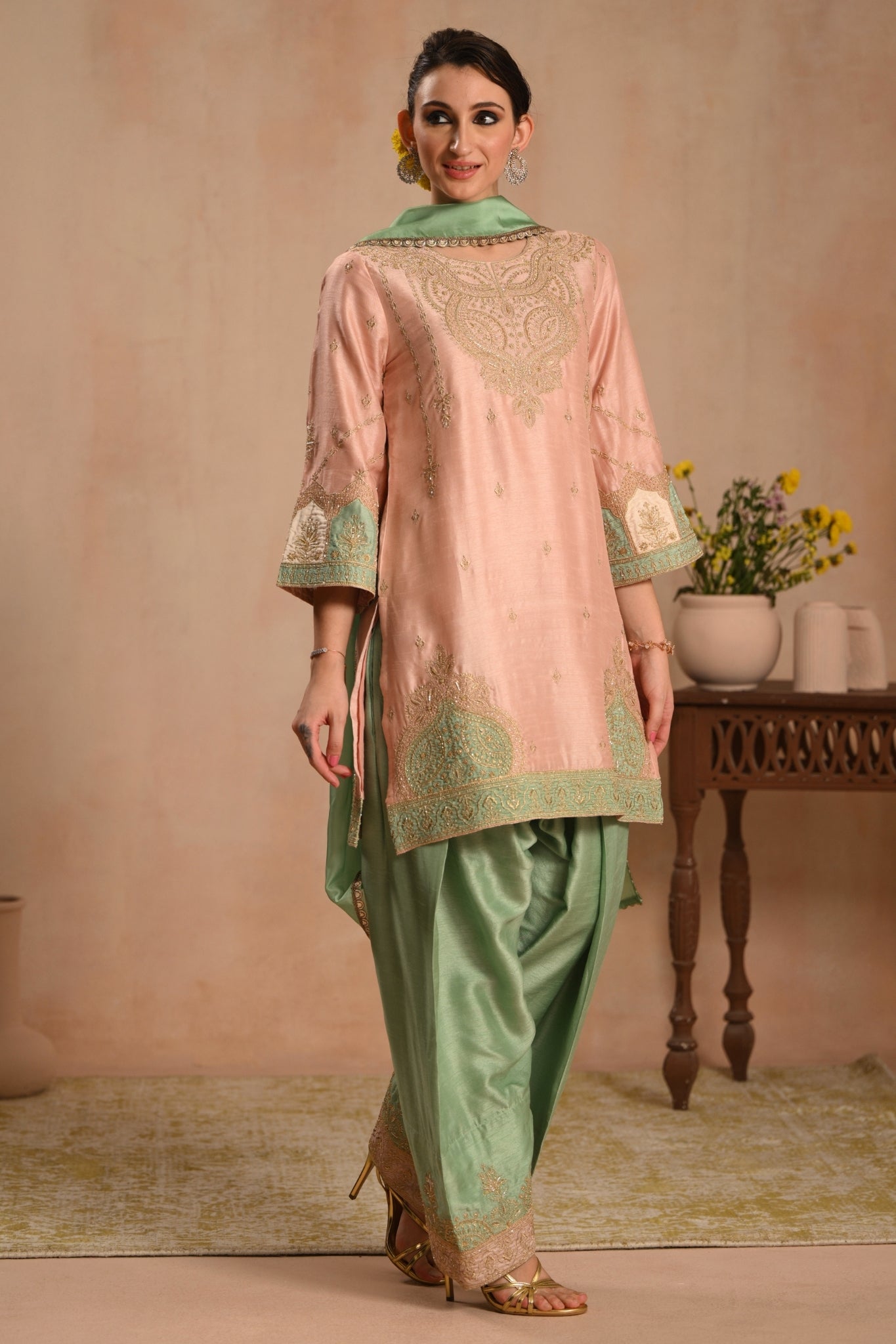 Women's Pink Sunehri Bagh Embroidered Kurta Set Taroob