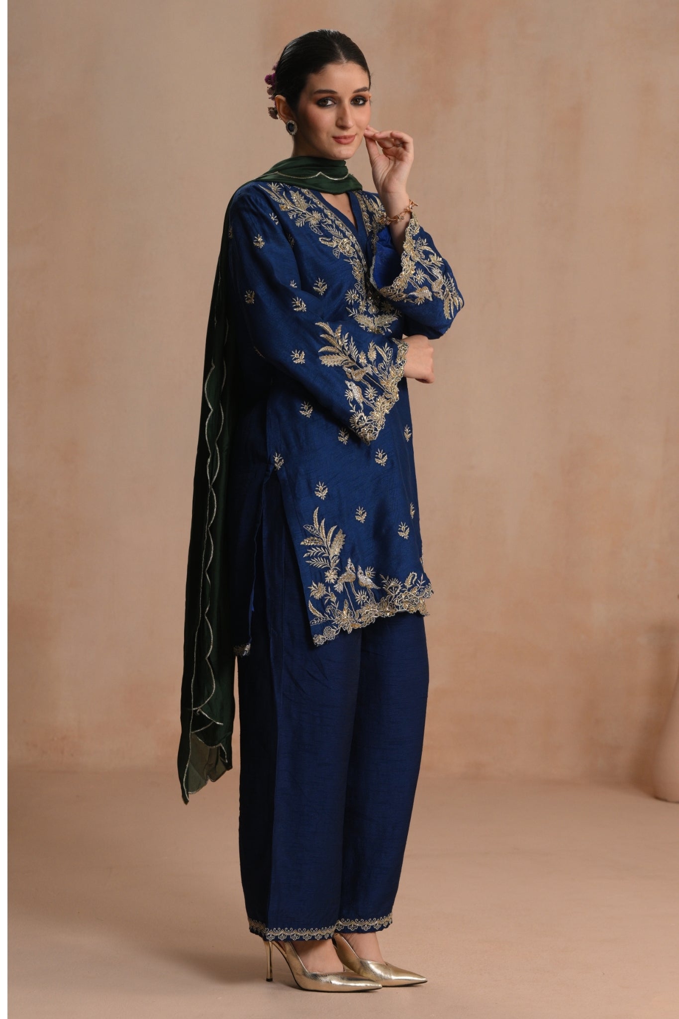 Women's Blue Nayab Hand Embroidered Kurta Set Taroob
