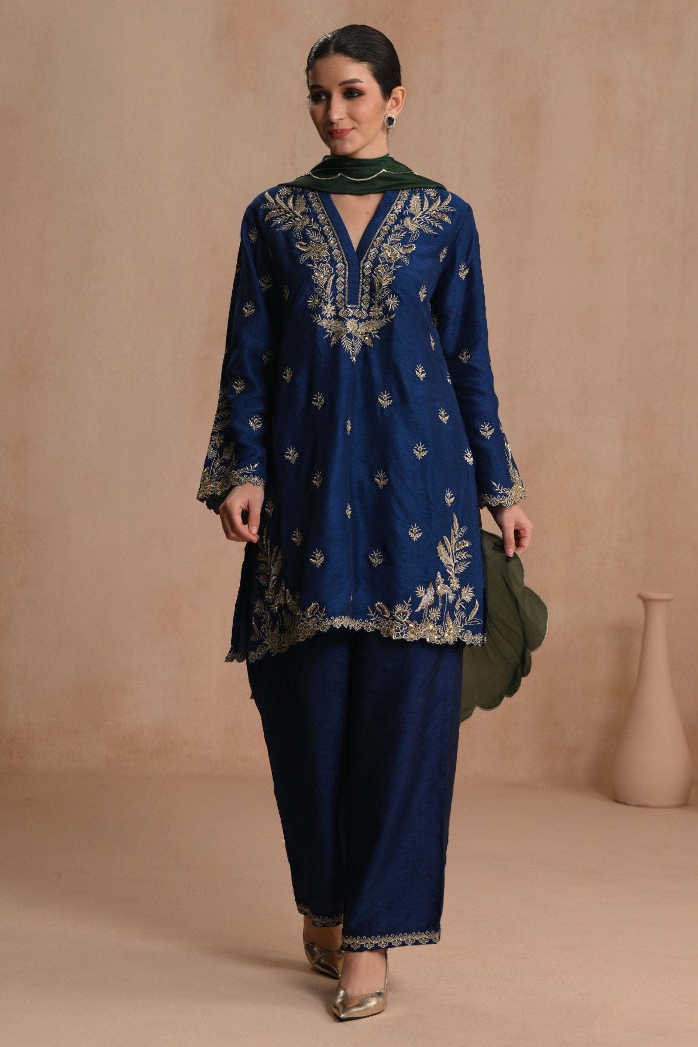 Women's Blue Nayab Hand Embroidered Kurta Set Taroob