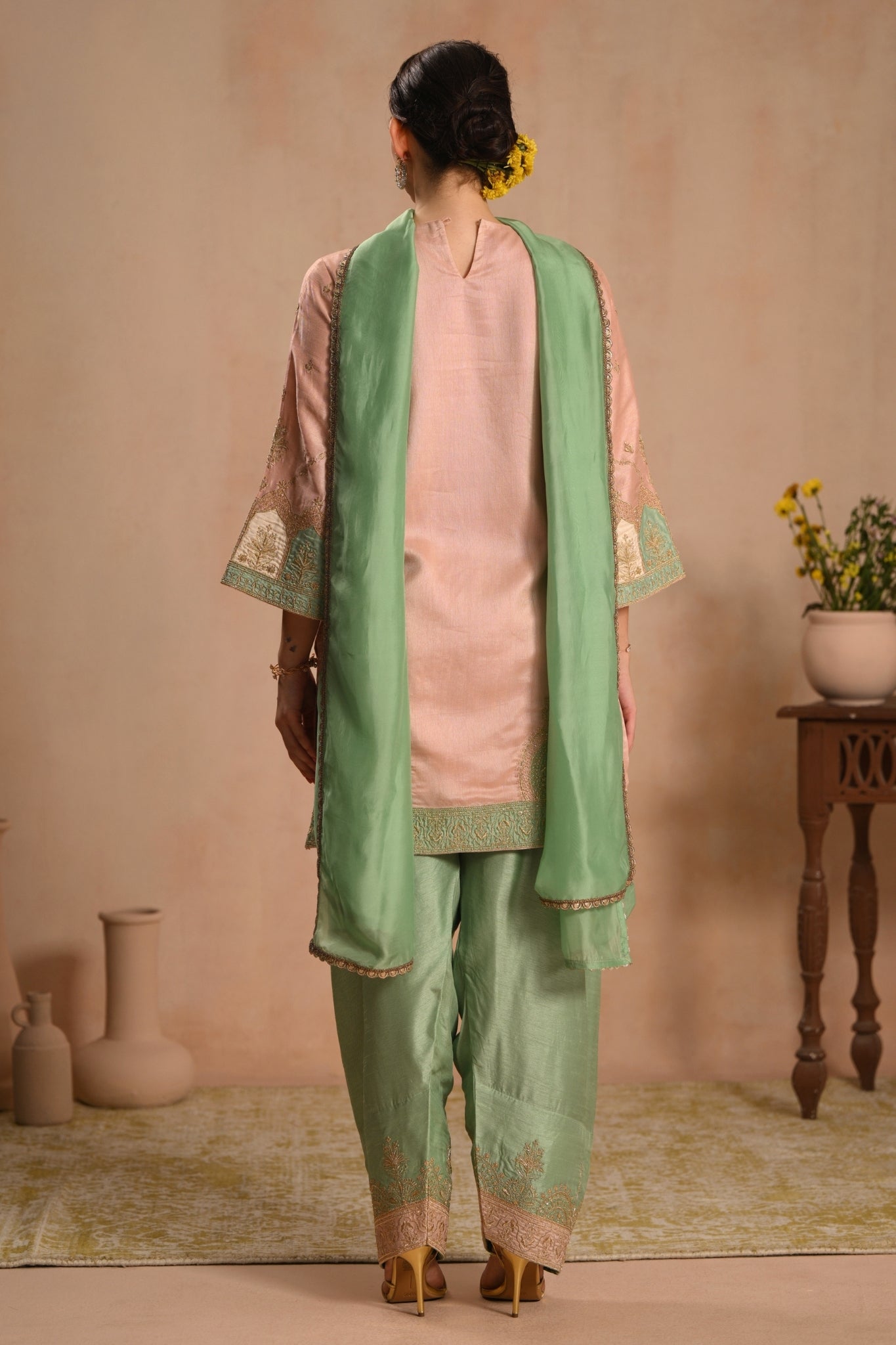 Women's Pink Sunehri Bagh Embroidered Kurta Set Taroob