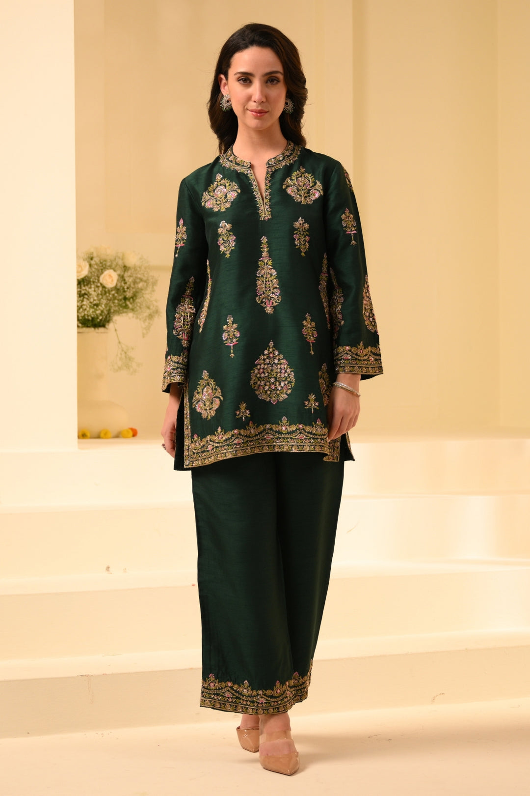 Taroob Kashmiri ki Kali Embroidered Kurta Set