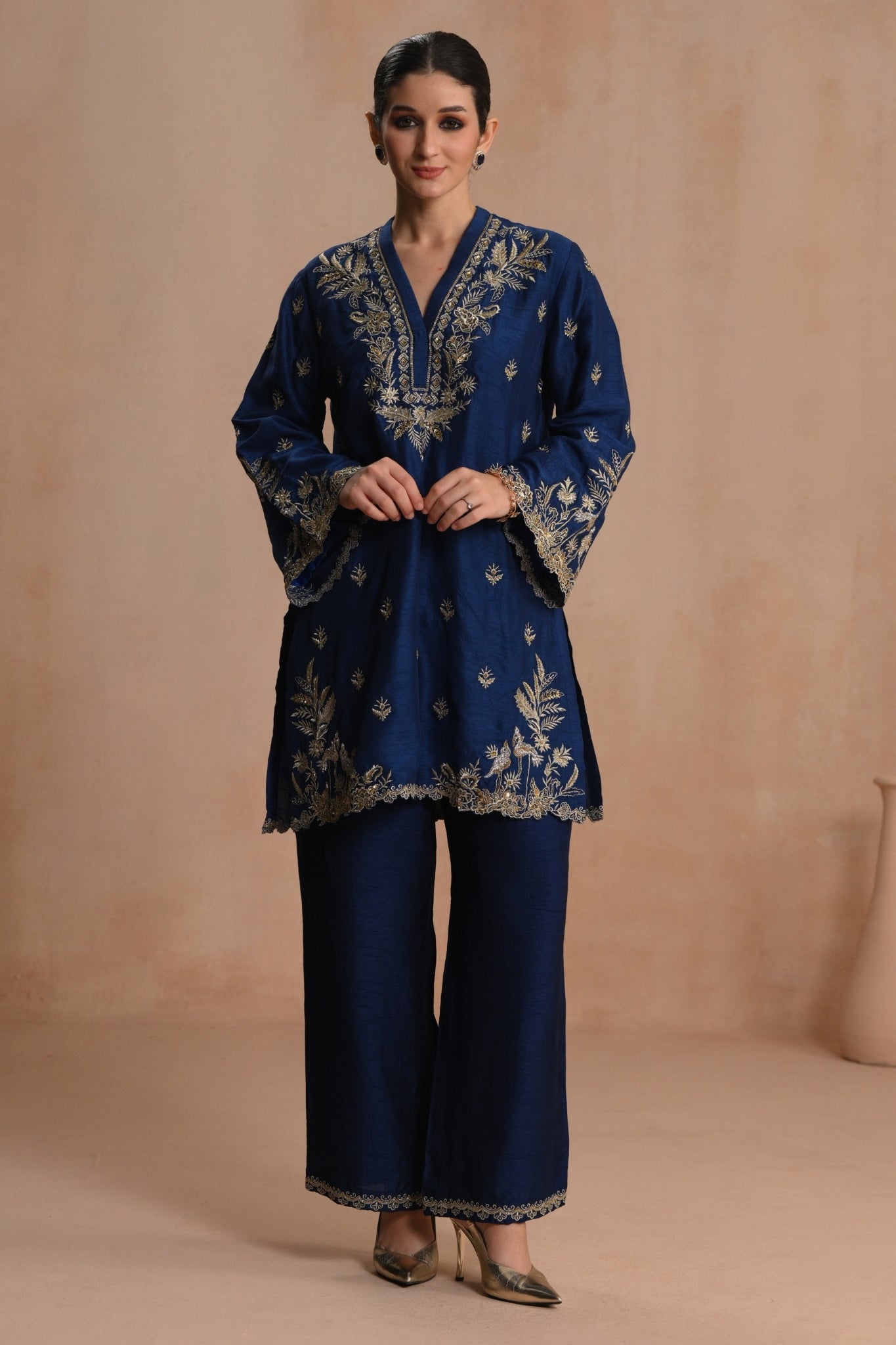 Women's Blue Nayab Hand Embroidered Kurta Set Taroob