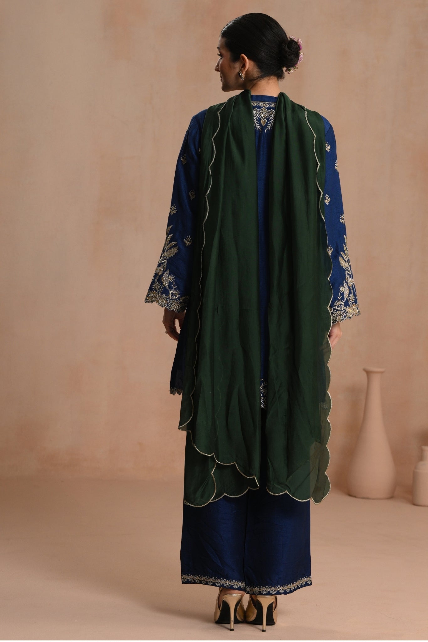 Women's Blue Nayab Hand Embroidered Kurta Set Taroob