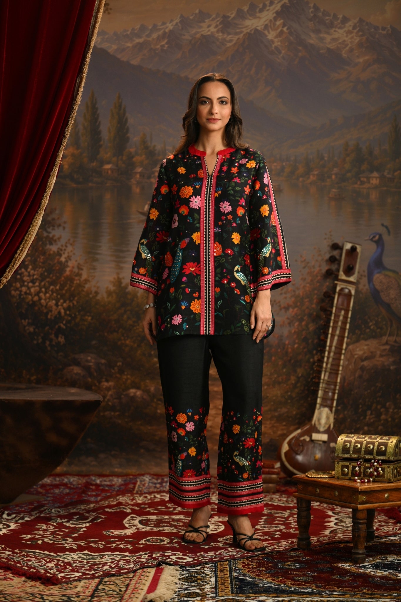Women's Black Bageecha Embroidered Tunic Set Taroob
