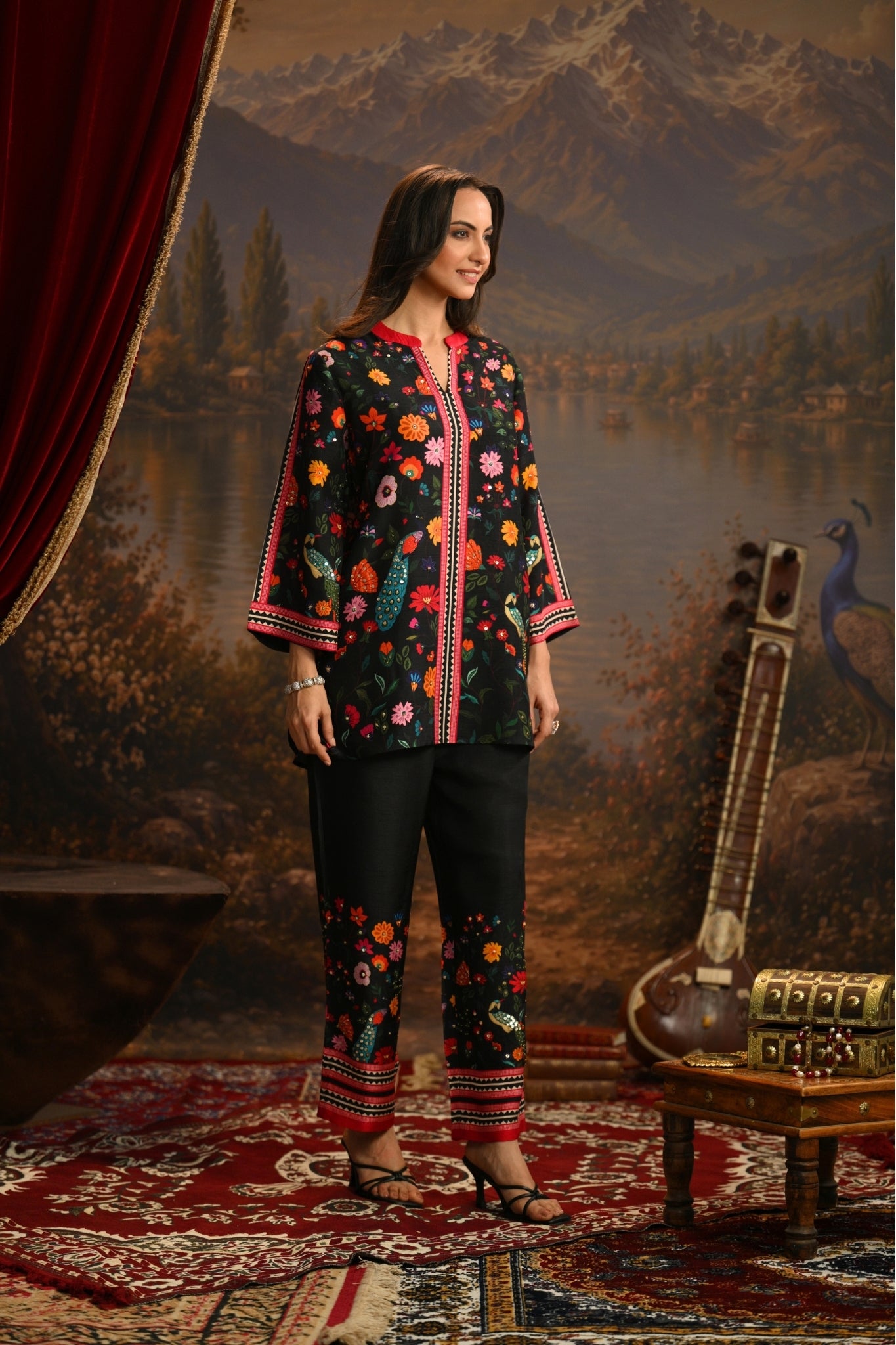 Women's Black Bageecha Embroidered Tunic Set Taroob