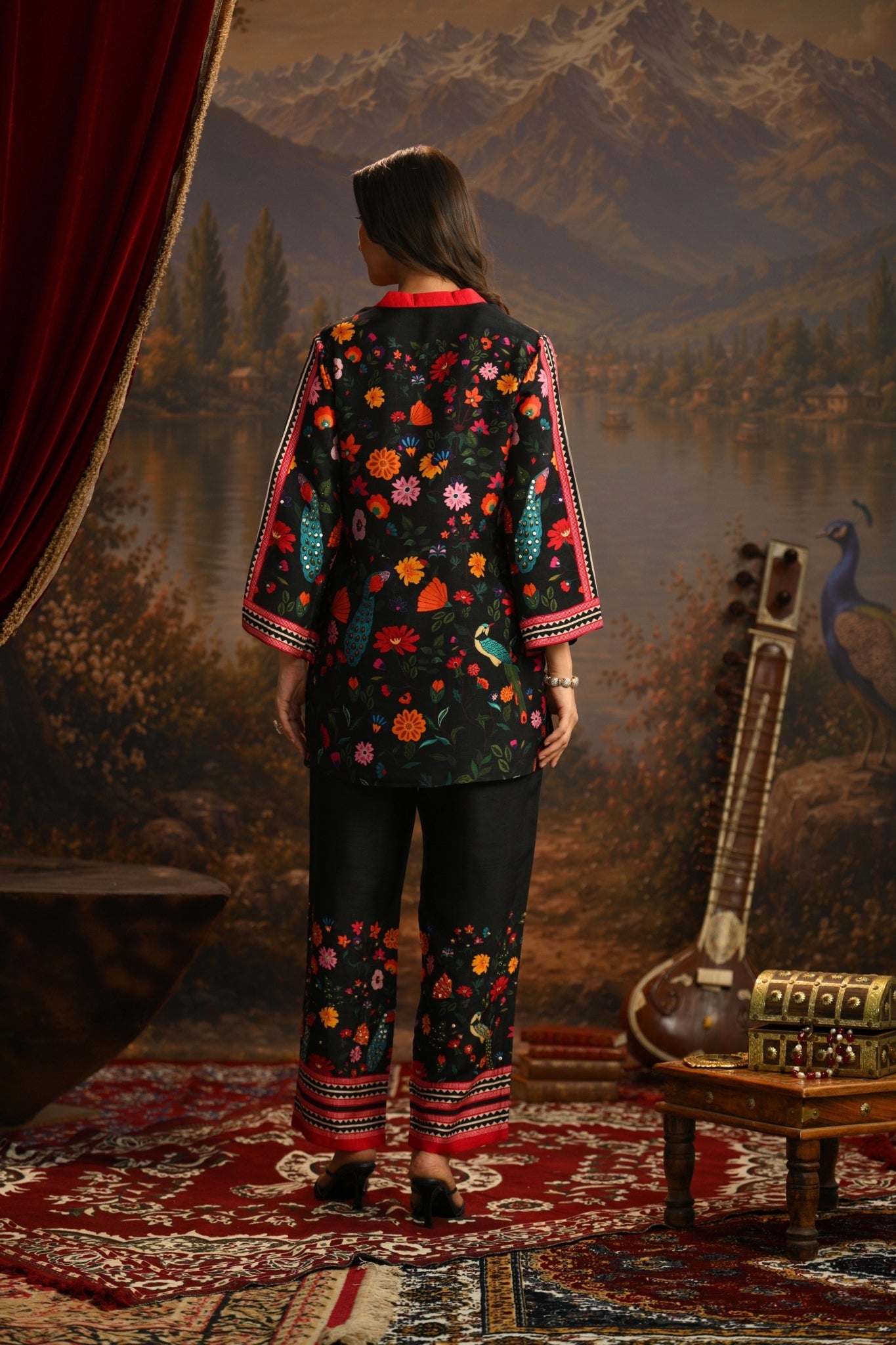 Women's Black Bageecha Embroidered Tunic Set Taroob