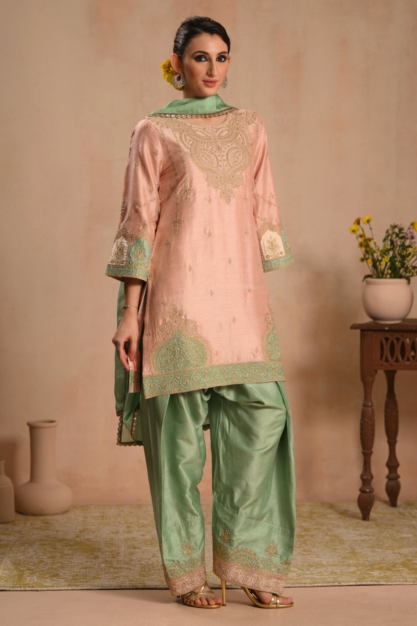 Women's Pink Sunehri Bagh Embroidered Kurta Set Taroob