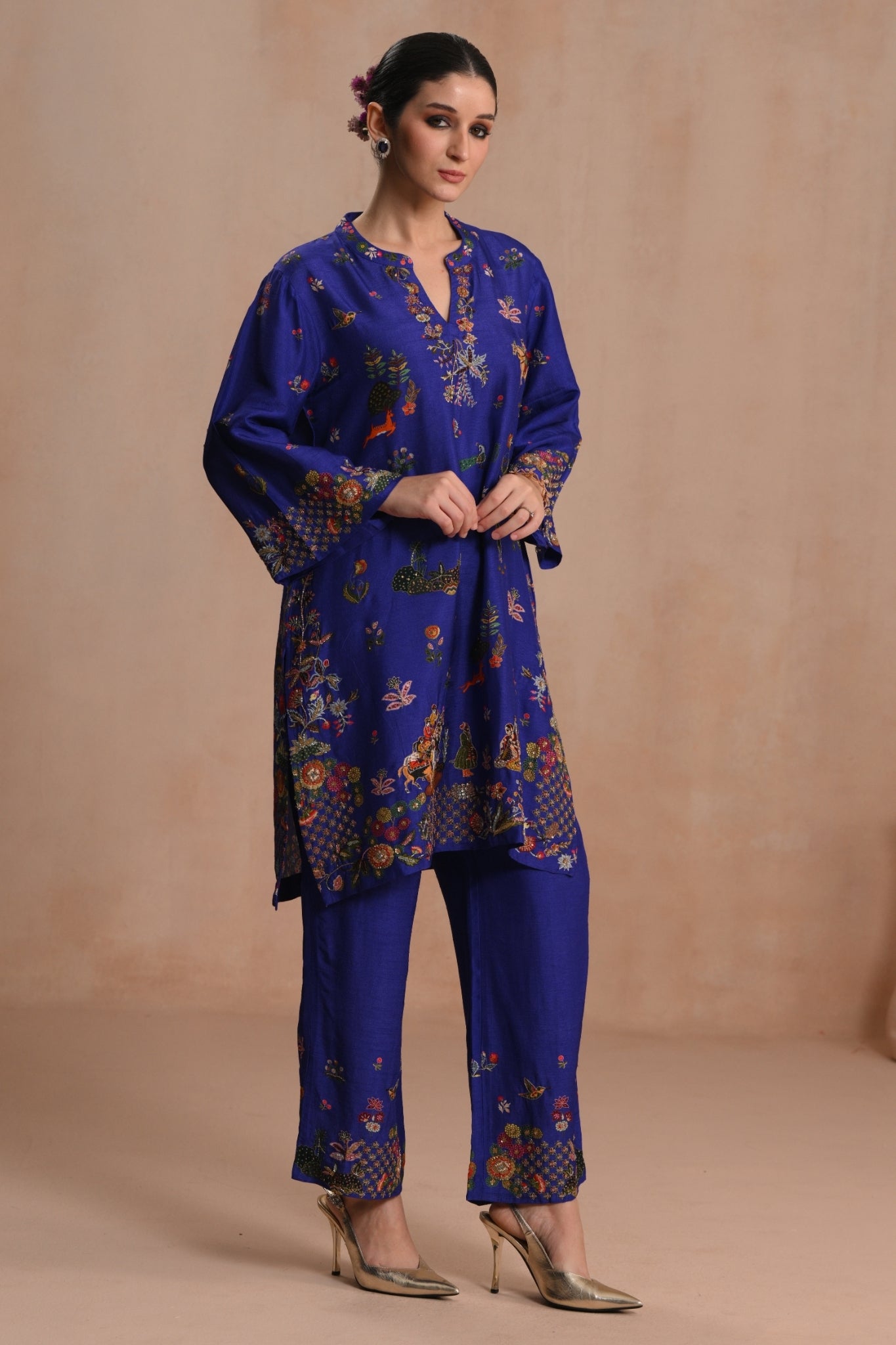 Women's Neel Darbar Embroidered Kurta Set Taroob