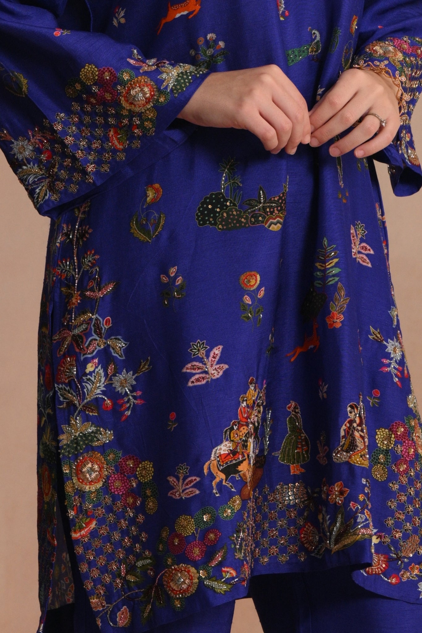 Women's Neel Darbar Embroidered Kurta Set Taroob