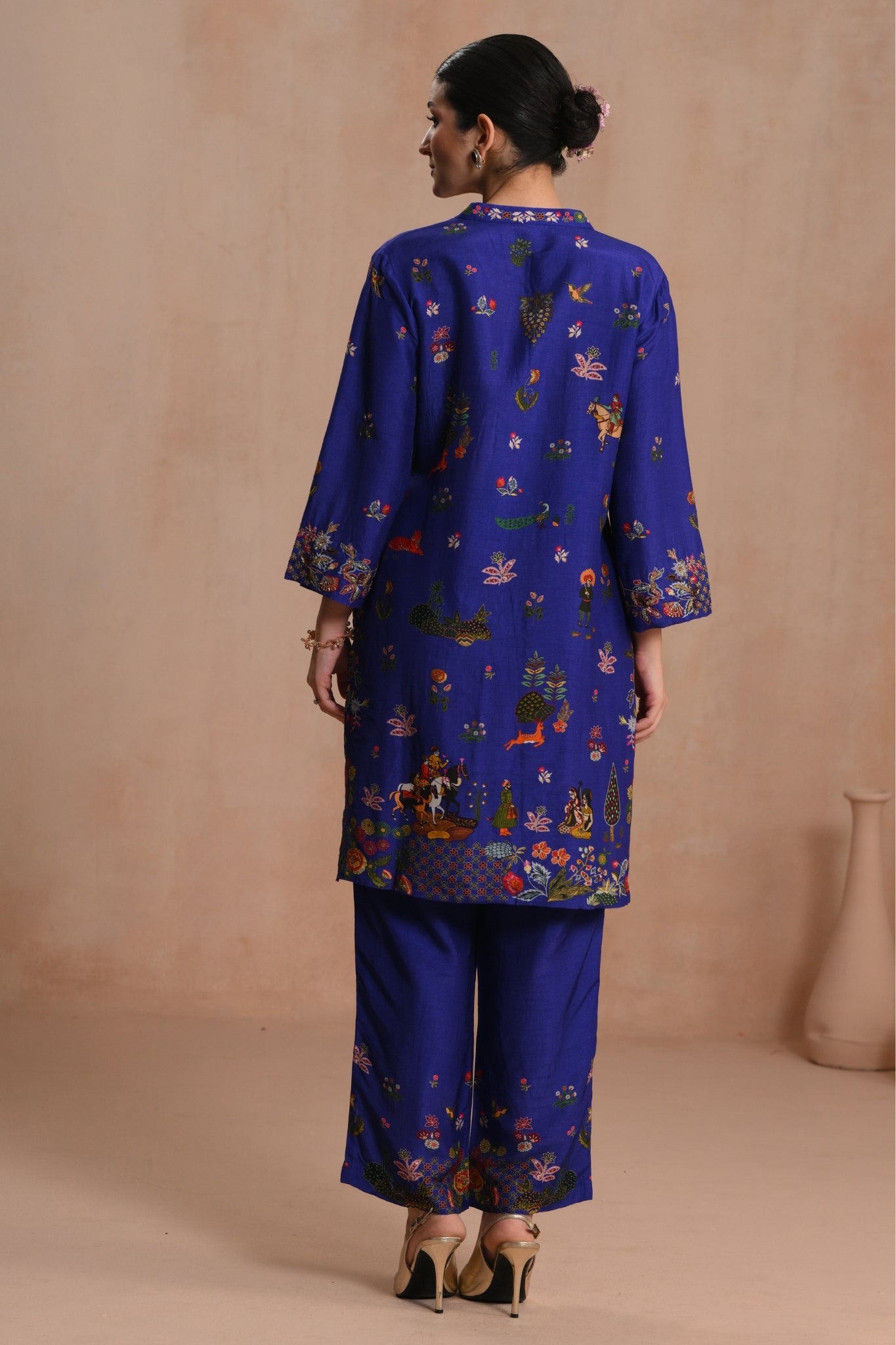 Women's Neel Darbar Embroidered Kurta Set Taroob
