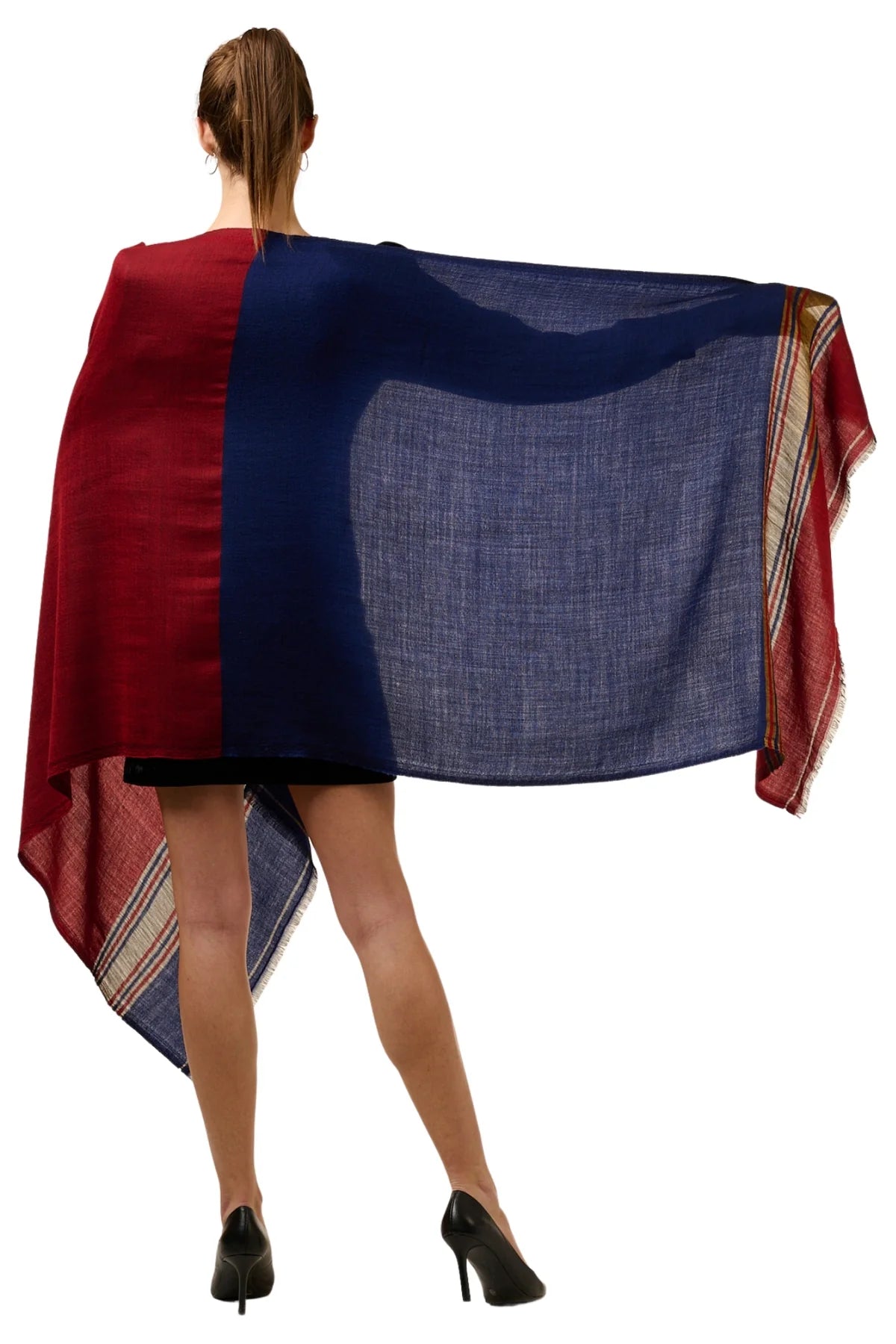 Gift Set of Unisex Kashmiri Wool Zari Stole for Him or Her – Gift Boxes – Alternate view | Taroob