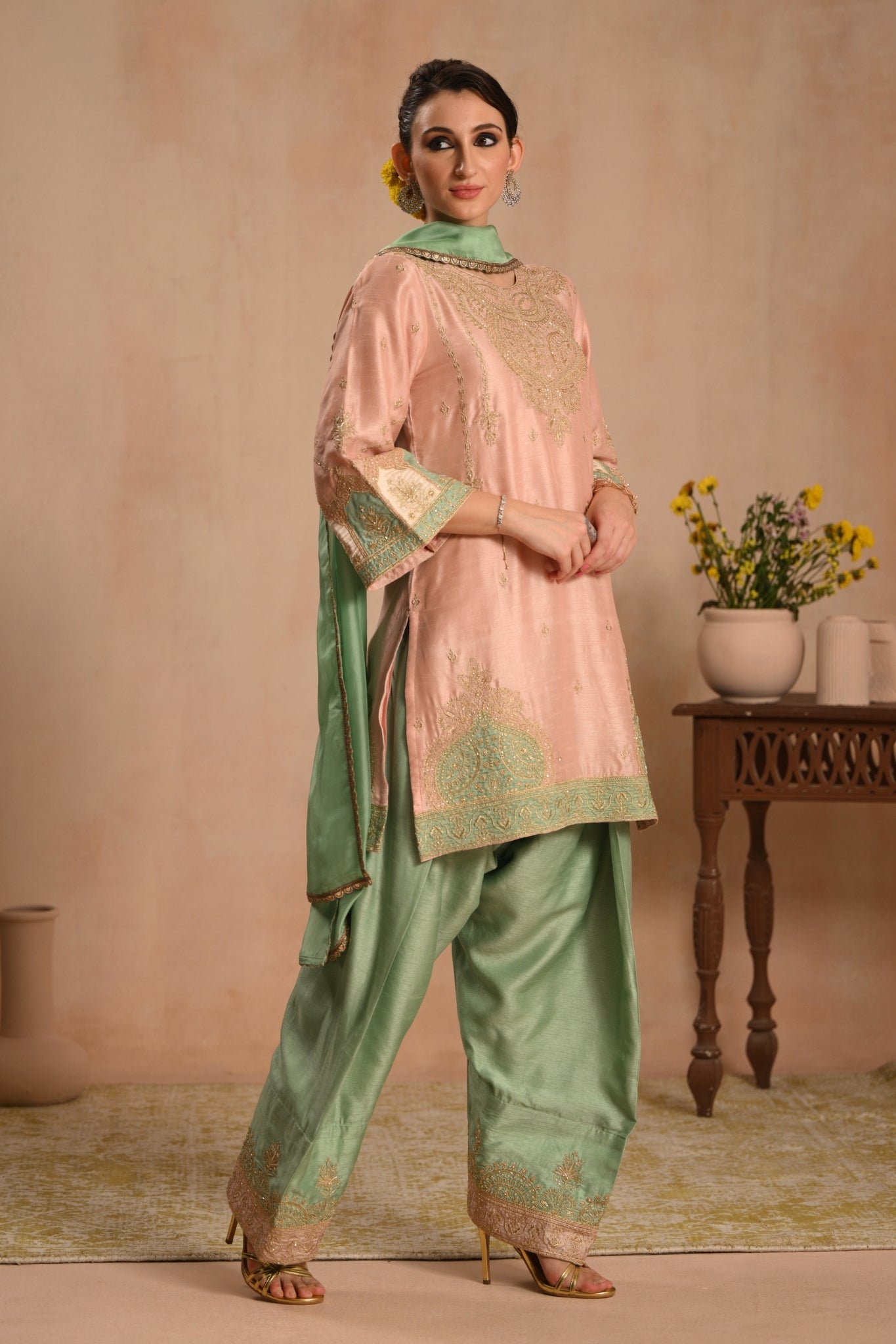 Women's Pink Sunehri Bagh Embroidered Kurta Set Taroob