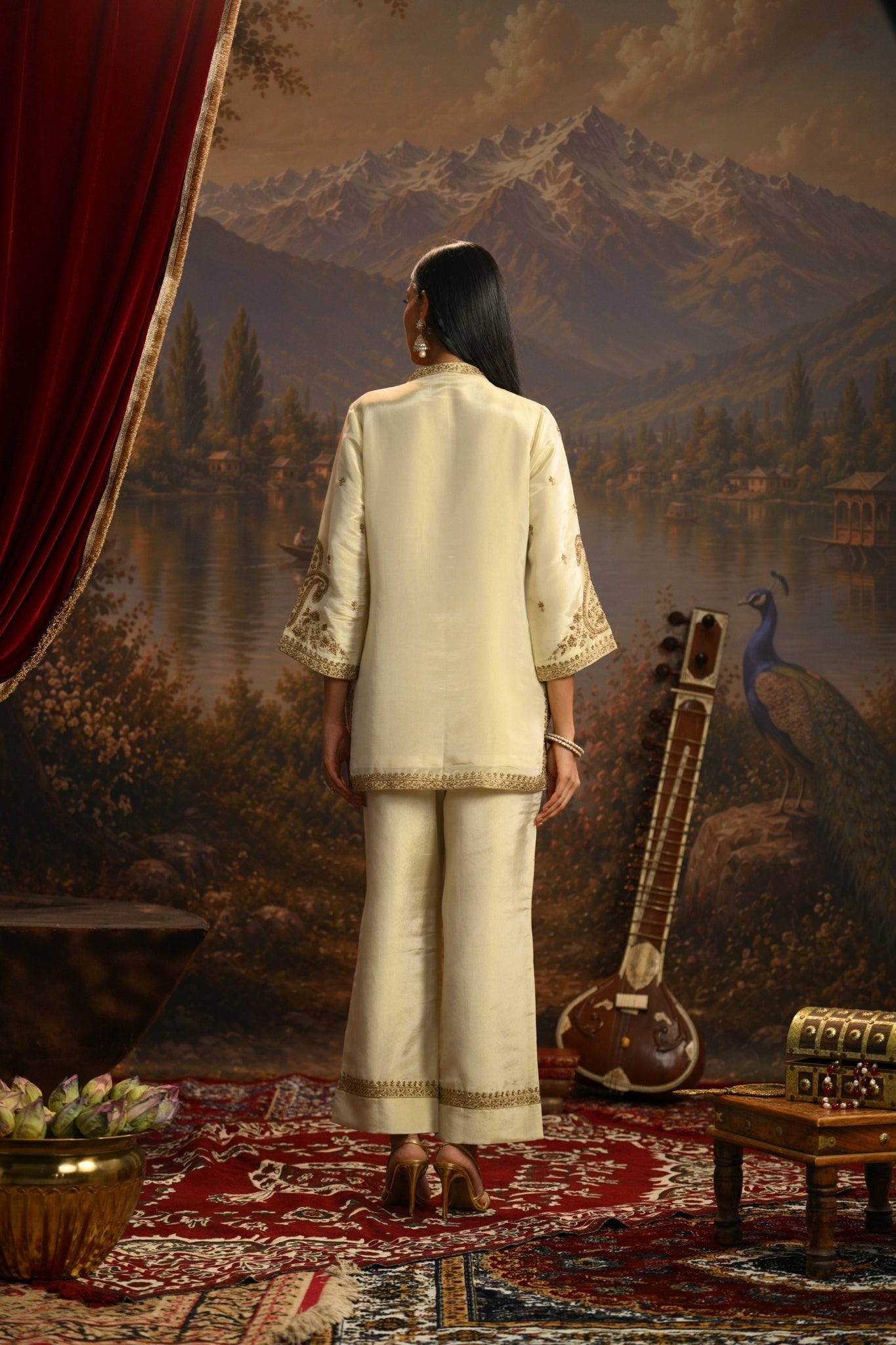 Ivory Gul-e-Kashmir Embroidered Kurta Set Taroob