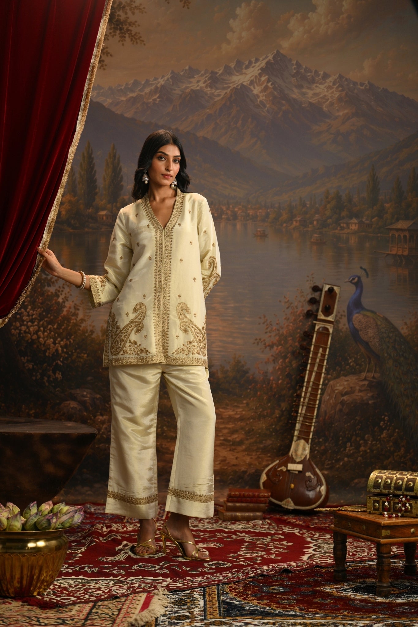 Ivory Gul-e-Kashmir Embroidered Kurta Set Taroob