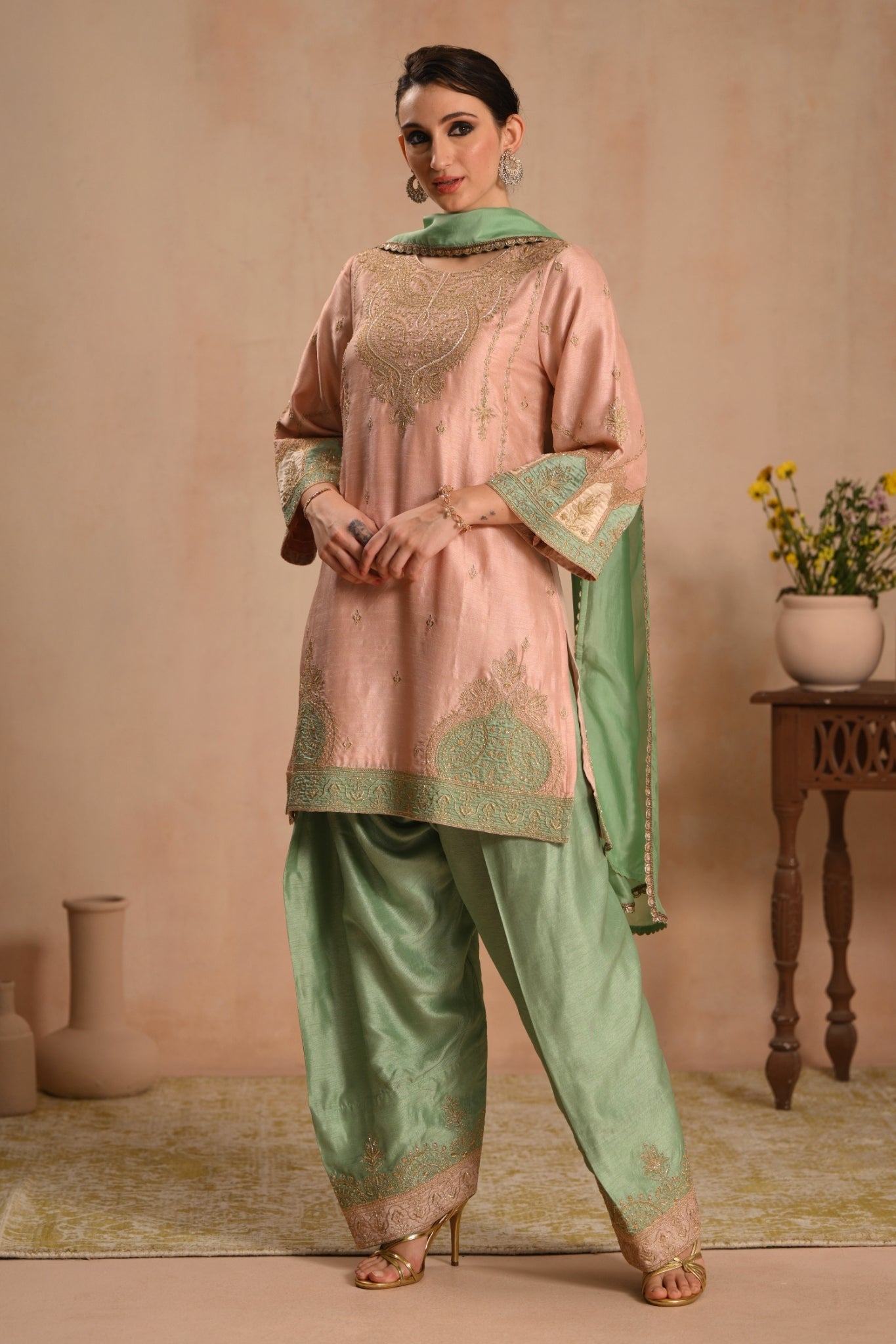 Women's Pink Sunehri Bagh Embroidered Kurta Set Taroob