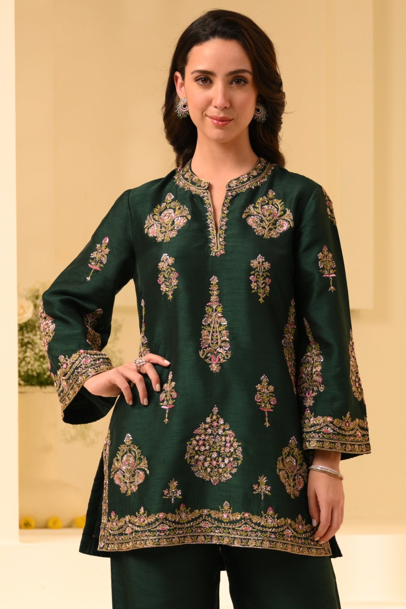 Taroob Kashmiri ki Kali Embroidered Kurta Set