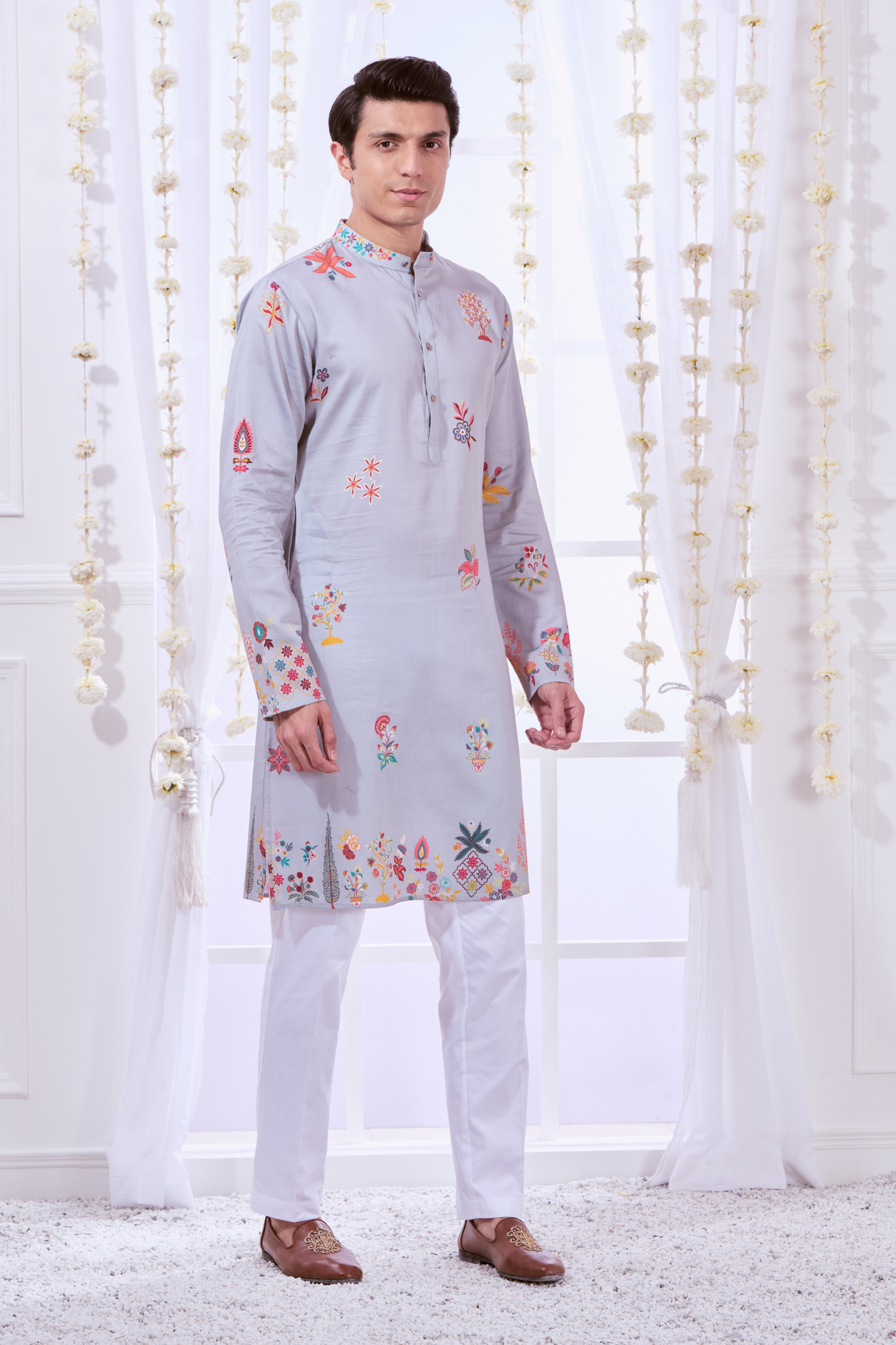 Nizam Kalamkari Printed Kurta Pajama Set – Men's – Styling view | Taroob
