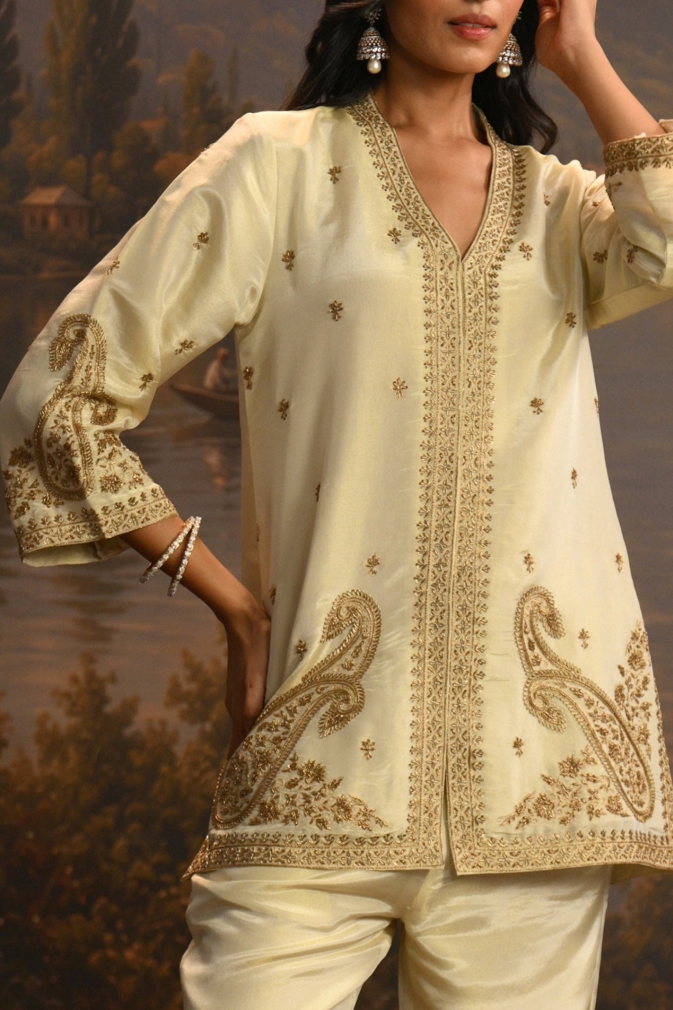 Ivory Gul-e-Kashmir Embroidered Kurta Set Taroob