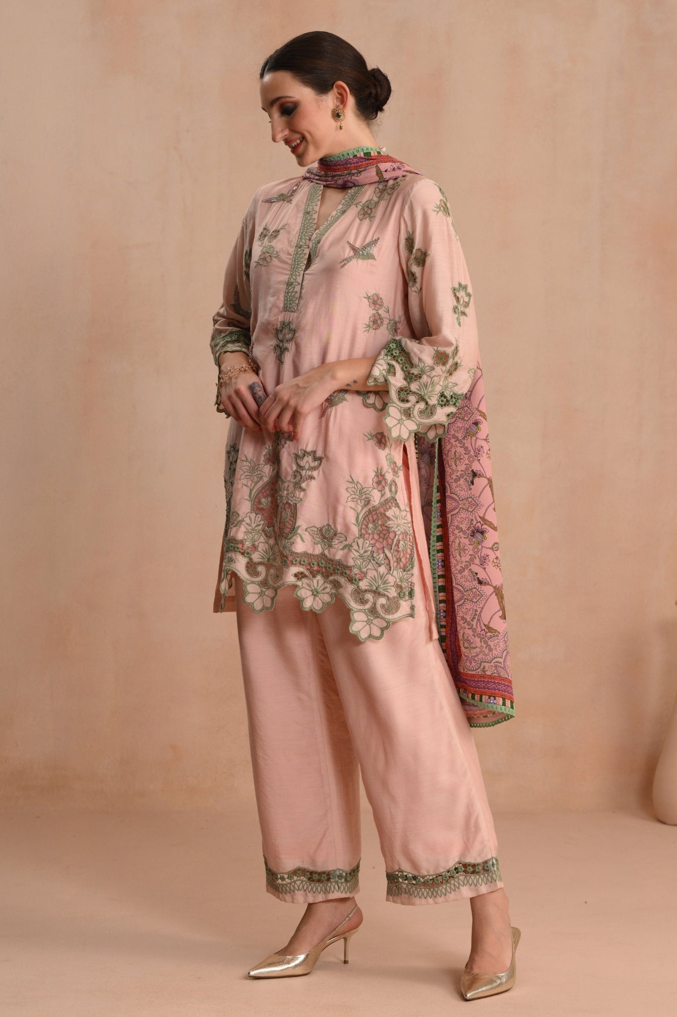 Pink Bagh-e-Gul Embroidered Kurta Set Taroob