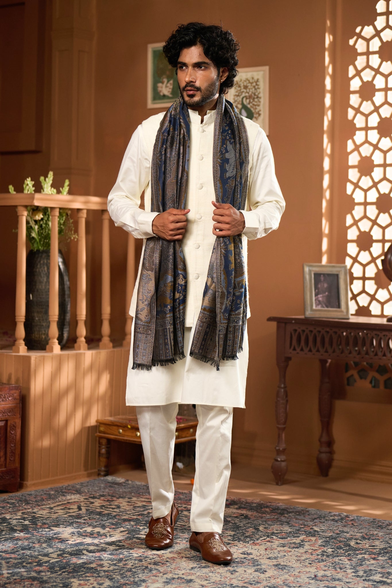 Taroob Raj-Shikara Silk Jamawar Stole