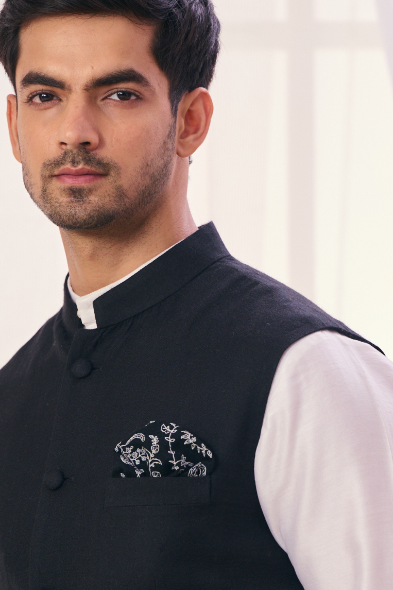 Taroob Embroidered Sozni Kashmiri Pocket Square