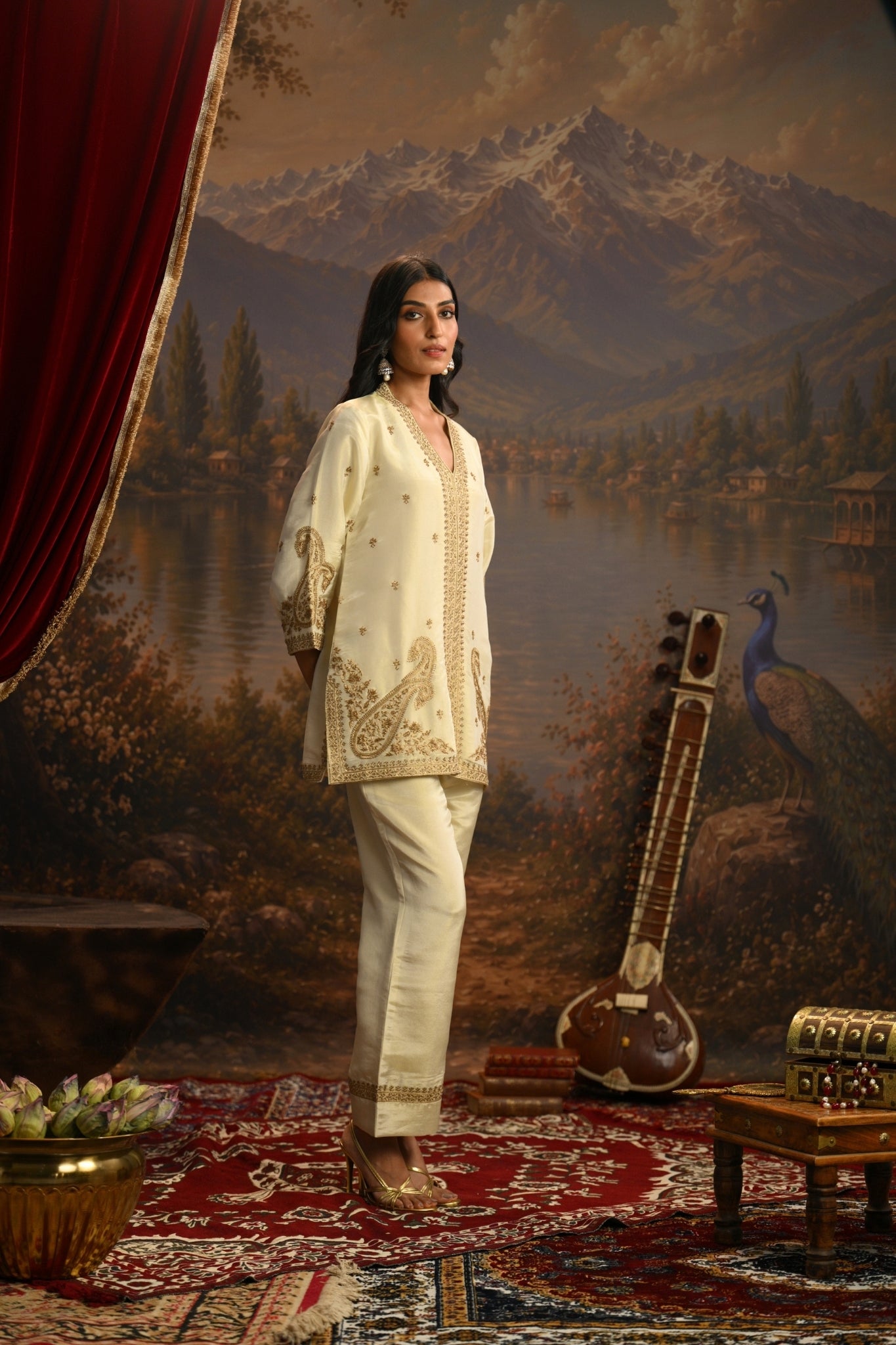 Ivory Gul-e-Kashmir Embroidered Kurta Set Taroob