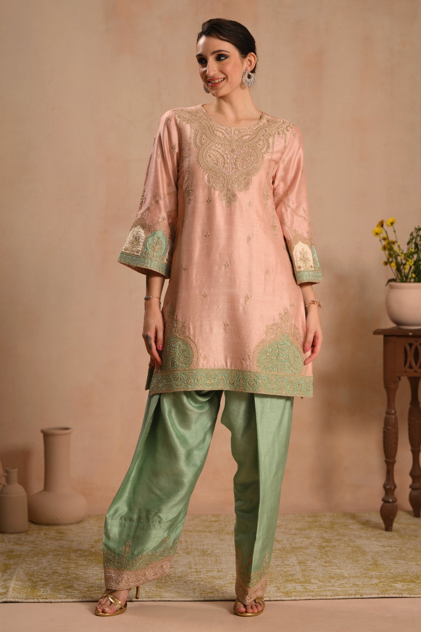 Women's Pink Sunehri Bagh Embroidered Kurta Set Taroob